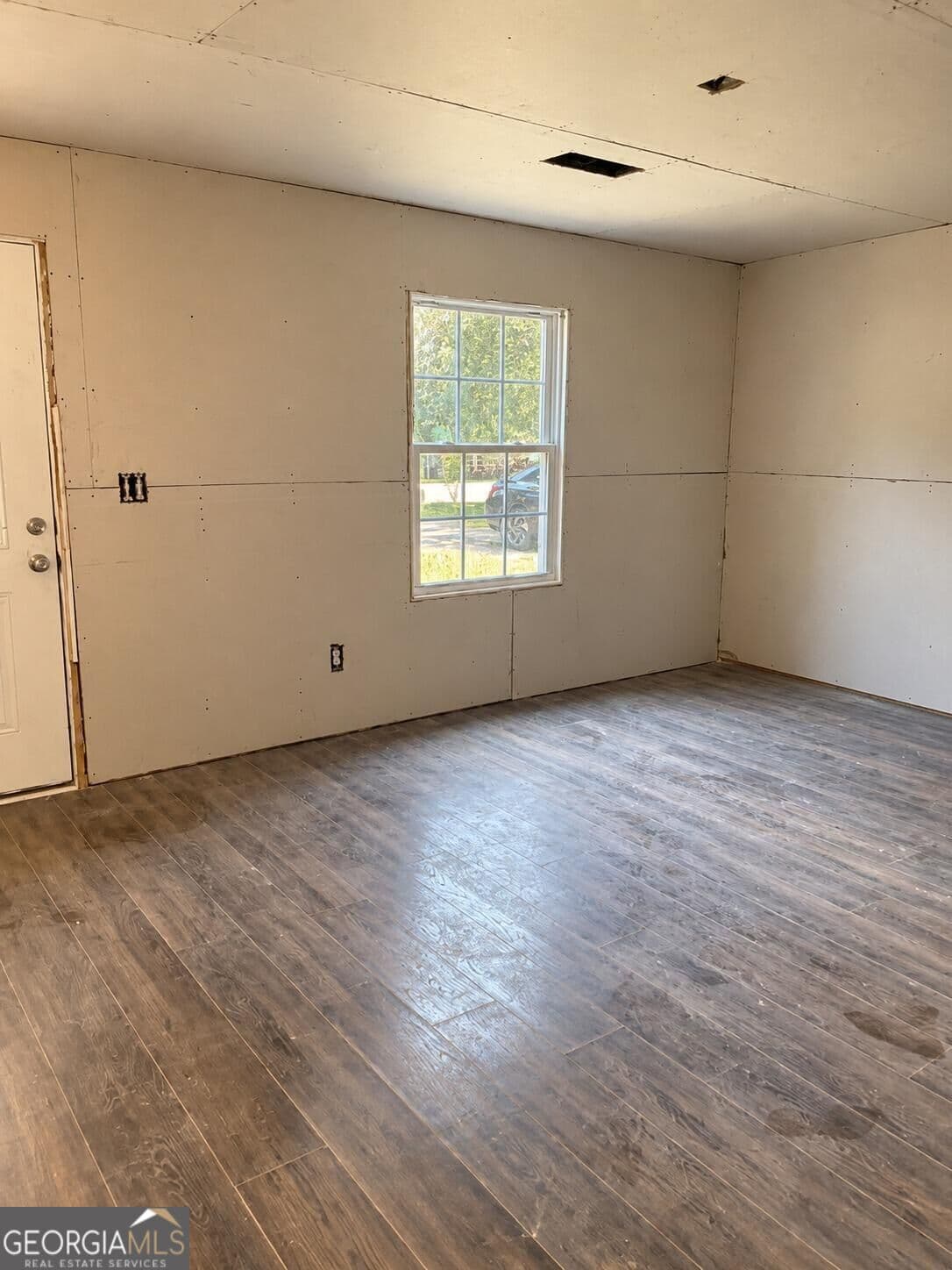 3 bedroom, 2 bathroom, 1,059 sq ft single family residence for sale at 207 Uncle Remus Court, Eatonton, GA 31024 — photo 2