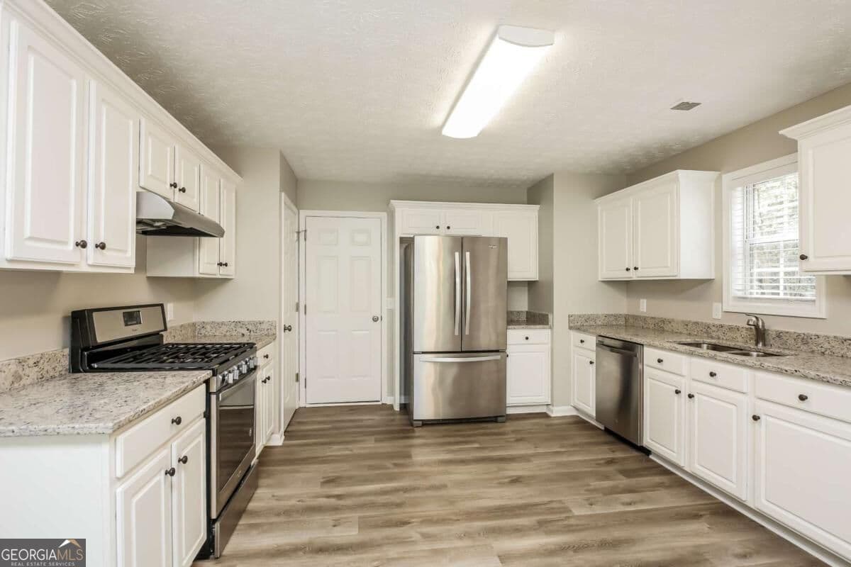 3 bedroom, 2.5 bathroom single family residence for rent at 8040 Paddocks Mill Drive, Cumming, GA 30041 for $2,130 a month — photo 2