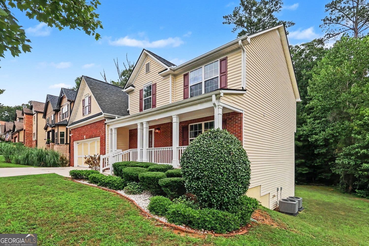 4 bedroom, 2.5 bathroom, 4,218 sq ft single family residence for sale at 3747 Valley Bluff Lane, Snellville, GA 30039 — photo 3