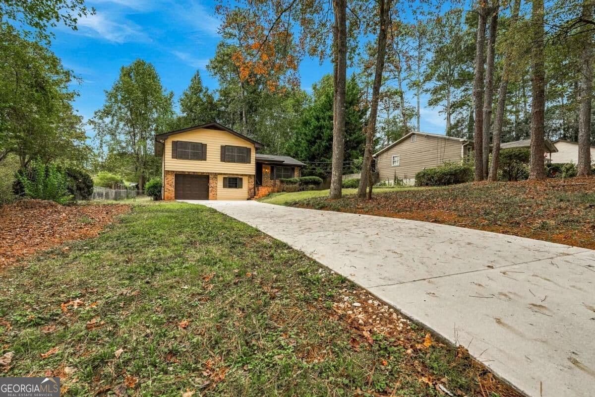 4 bedroom, 2 bathroom, 1,585 sq ft single family residence for sale at 3450 Lake Drive, Lawrenceville, GA 30044 — photo 2