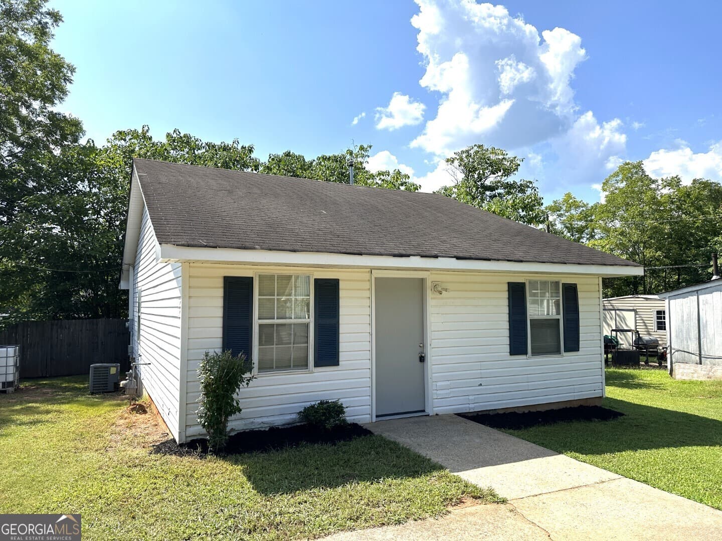 2 bedroom, 1 bathroom, 840 sq ft single family residence for rent at 68 Murray Street, Newnan, GA 30263 for $1,295 a month — photo 1 of 1