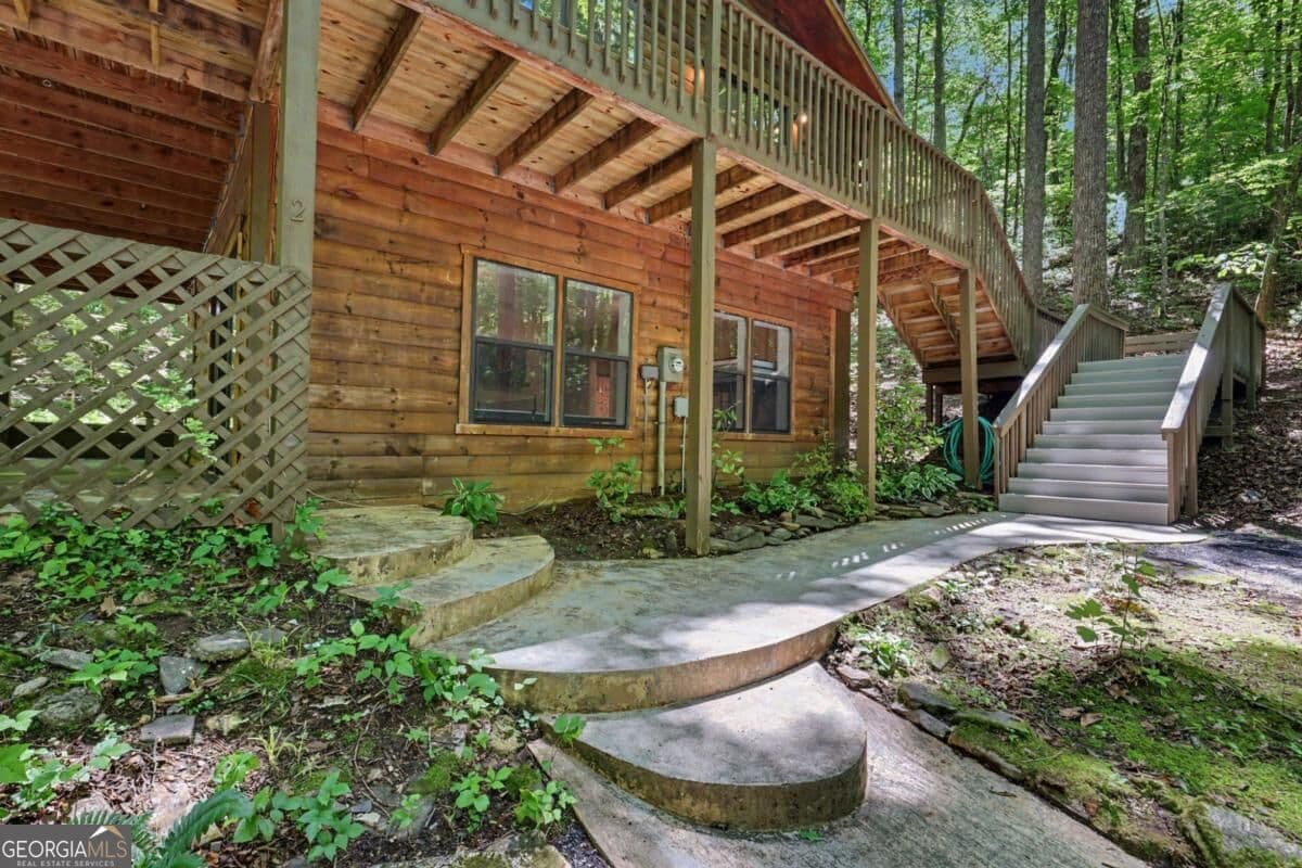 3 bedroom, 2 bathroom, 1,560 sq ft cabin,single family residence for sale at 252 Navigator Lane, Tiger, GA 30576 — photo 8