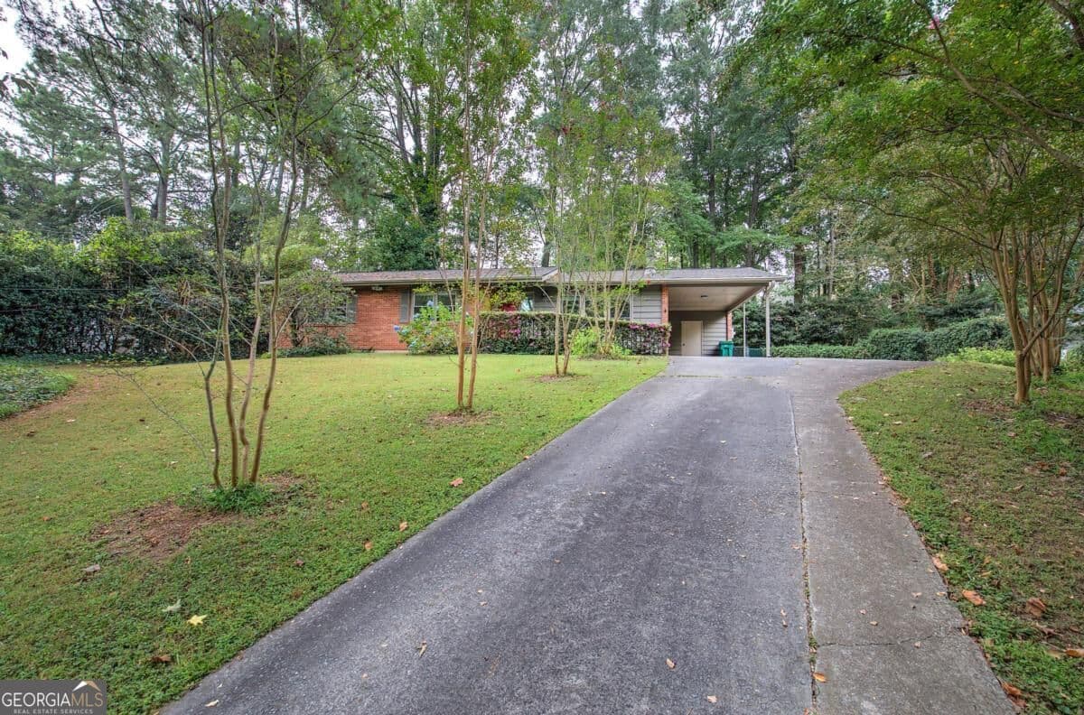 3 bedroom, 2 bathroom, 1,445 sq ft single family residence for sale at 1990 Glenroy Place, Smyrna, GA 30080 — photo 2