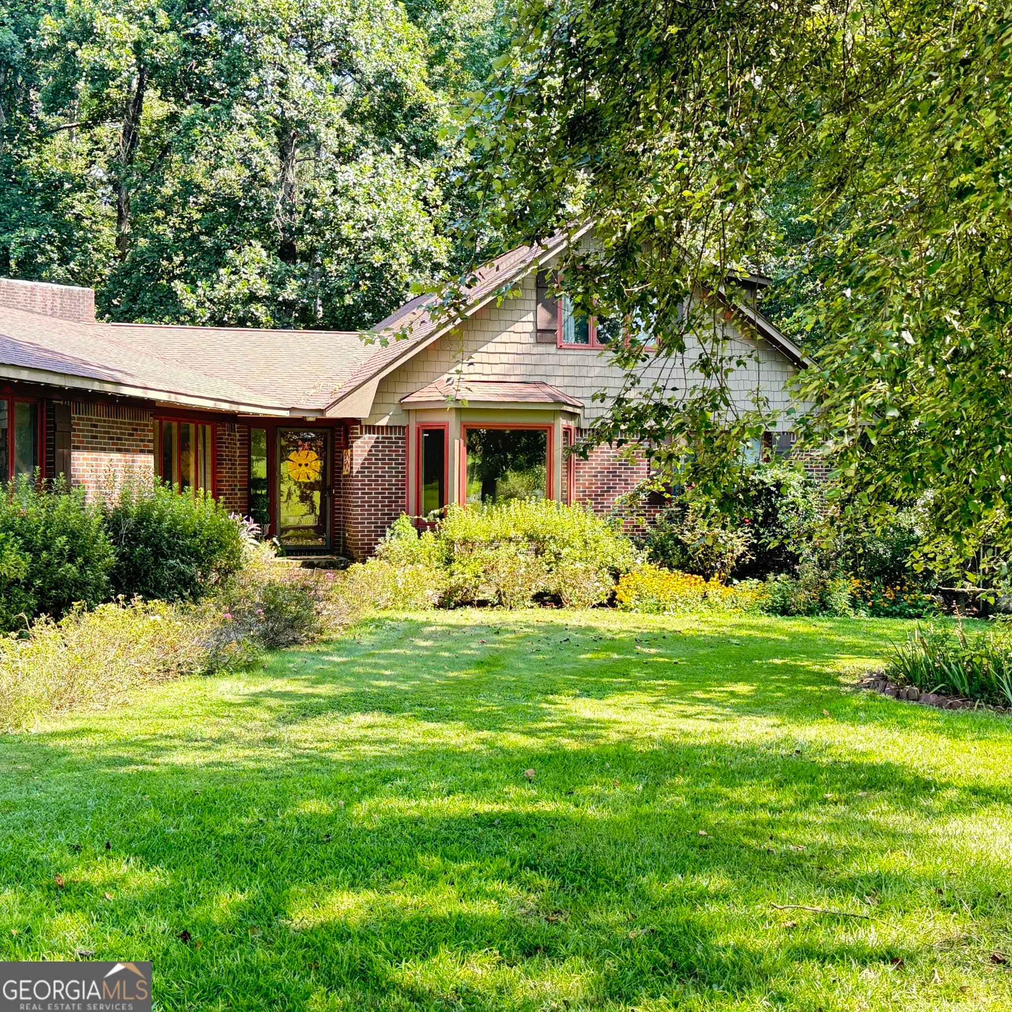 4 bedroom, 3 bathroom, 3,200 sq ft single family residence for sale at 1027 1st Avenue, Centre, AL 35960 — photo 2