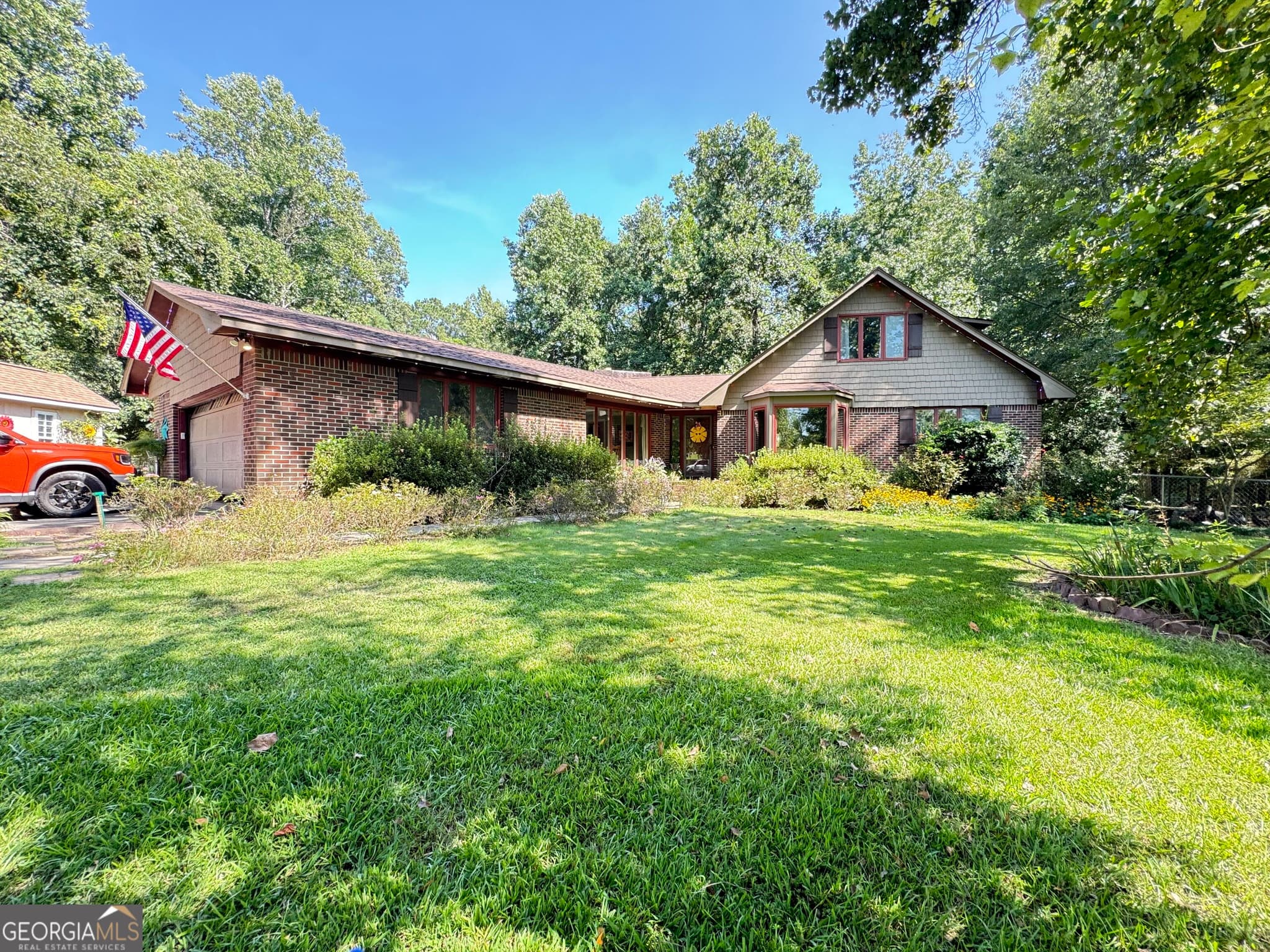 4 bedroom, 3 bathroom, 3,200 sq ft single family residence for sale at 1027 1st Avenue, Centre, AL 35960