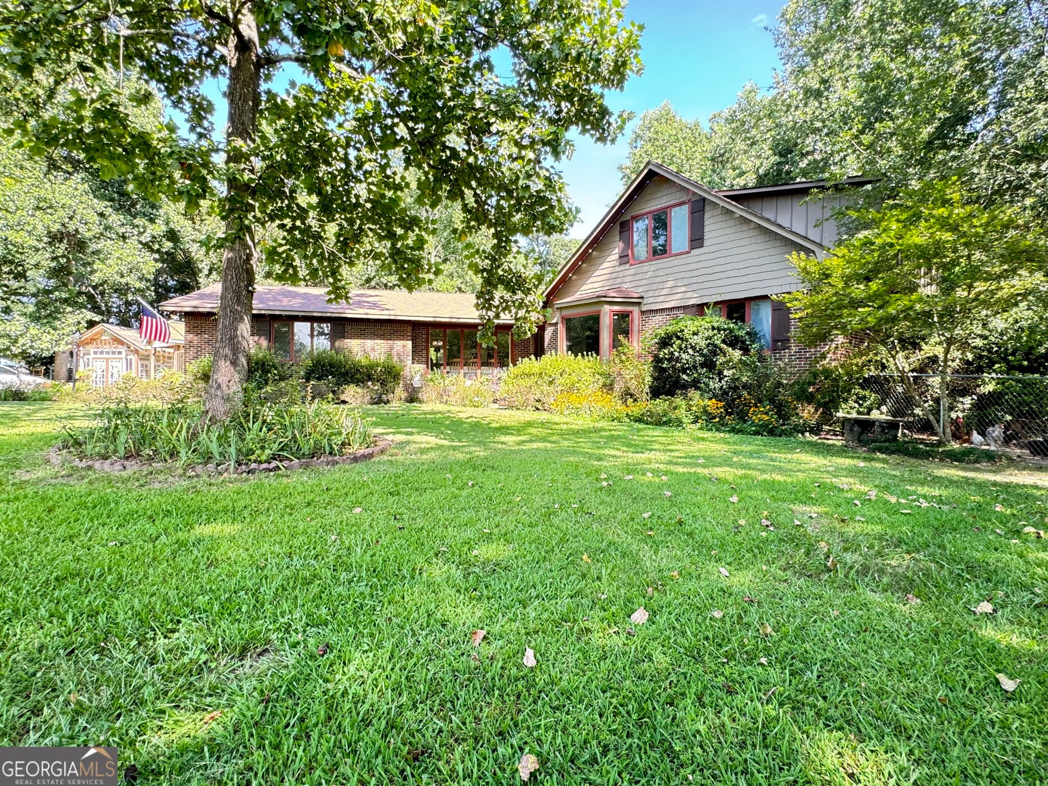 4 bedroom, 3 bathroom, 3,200 sq ft single family residence for sale at 1027 1st Avenue, Centre, AL 35960 — photo 4