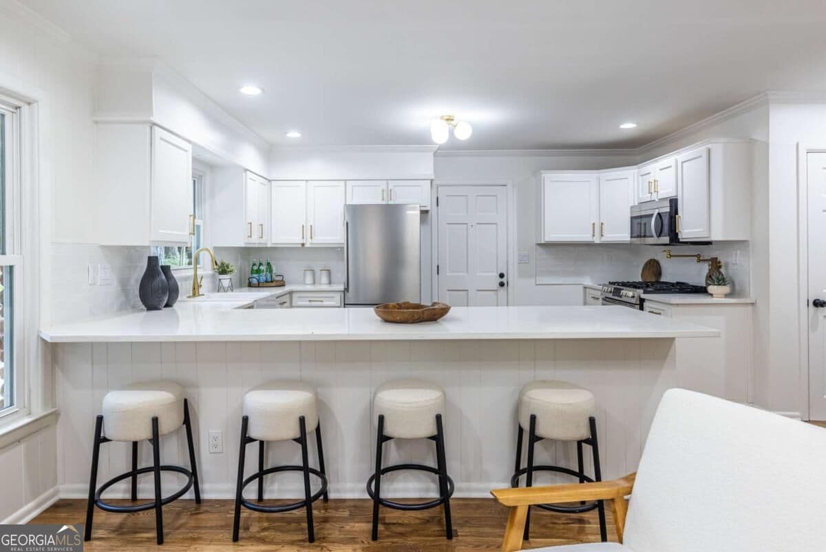 3 bedroom, 2 bathroom, 2,254 sq ft single family residence for rent at 693 N Superior Avenue, Decatur, GA 30033 for $4,000 a month — photo 2