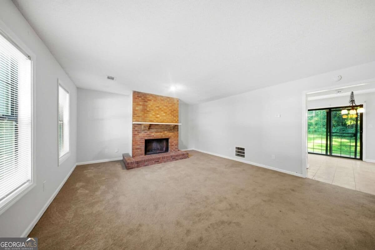 2 bedroom, 2.5 bathroom townhouse for sale at 5588 Windwood Road, Atlanta, GA 30349 — photo 6