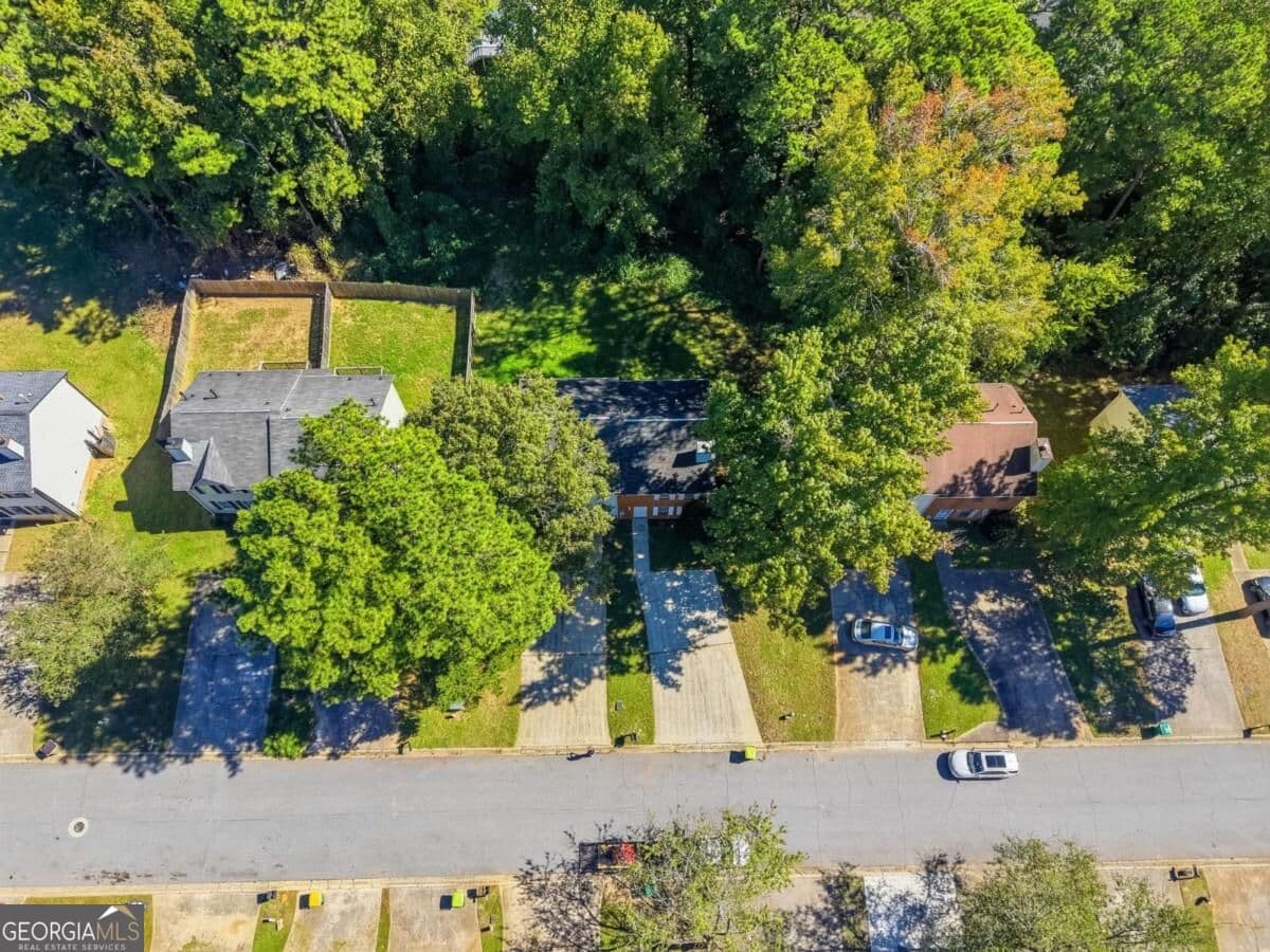 2 bedroom, 2.5 bathroom townhouse for sale at 5588 Windwood Road, Atlanta, GA 30349 — photo 3