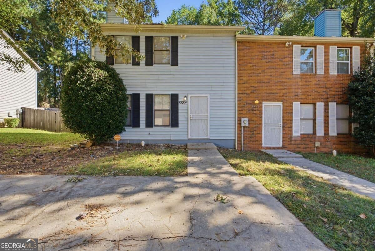 2 bedroom, 2.5 bathroom townhouse for sale at 5588 Windwood Road, Atlanta, GA 30349 — photo 1 of 26