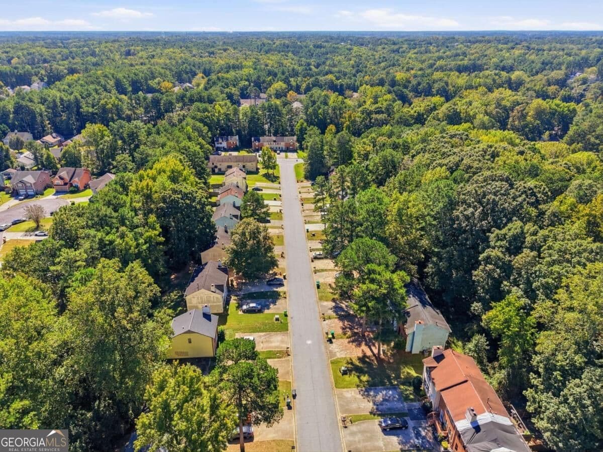 2 bedroom, 2.5 bathroom townhouse for sale at 5588 Windwood Road, Atlanta, GA 30349 — photo 4