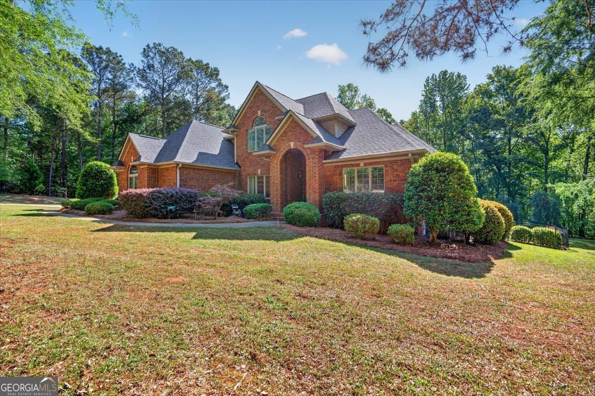 5 bedroom, 4.5 bathroom, 4,855 sq ft single family residence under contract at 52 Hamil Drive, Macon, GA 31220 — photo 2