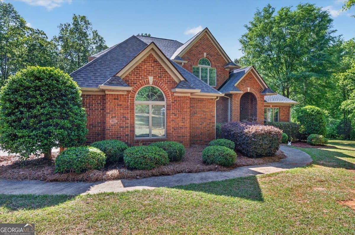 5 bedroom, 4.5 bathroom, 4,855 sq ft single family residence under contract at 52 Hamil Drive, Macon, GA 31220 — photo 3