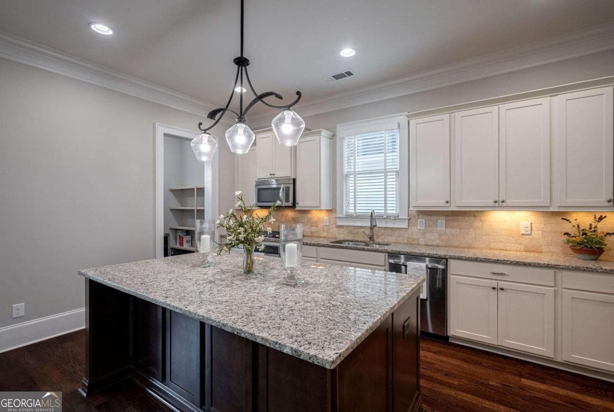 3 bedroom, 3.5 bathroom, 2,596 sq ft single family residence for sale at 3790 Greenleffe Drive, Statham, GA 30666 — photo 9