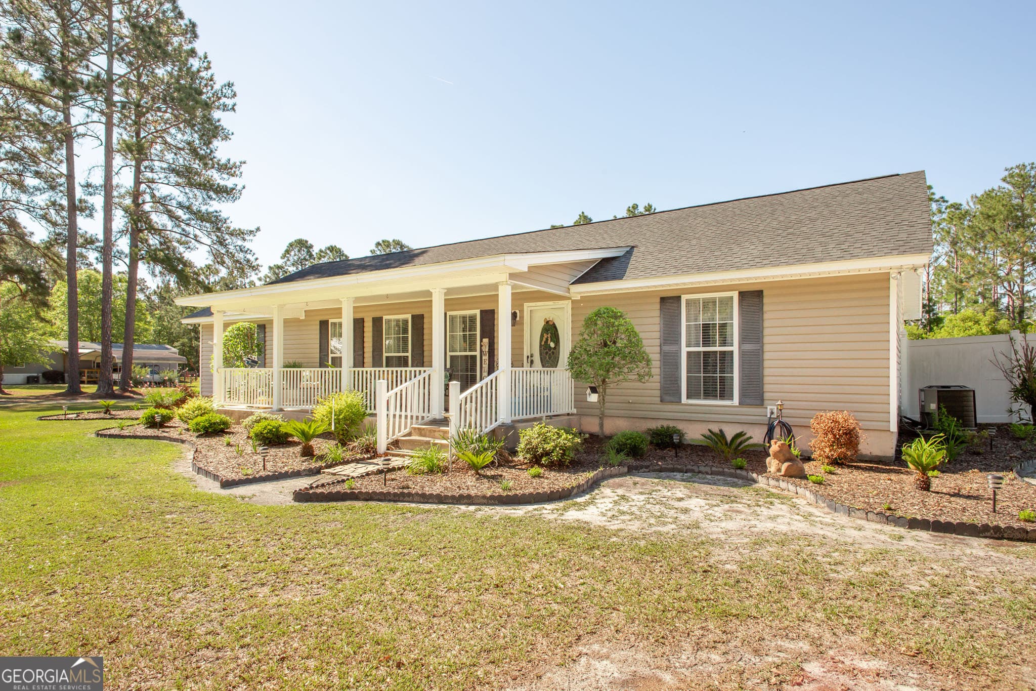 3 bedroom, 2 bathroom, 1,800 sq ft single family residence sold at 4331 Knotty Pine Lane, Waycross, GA 31503