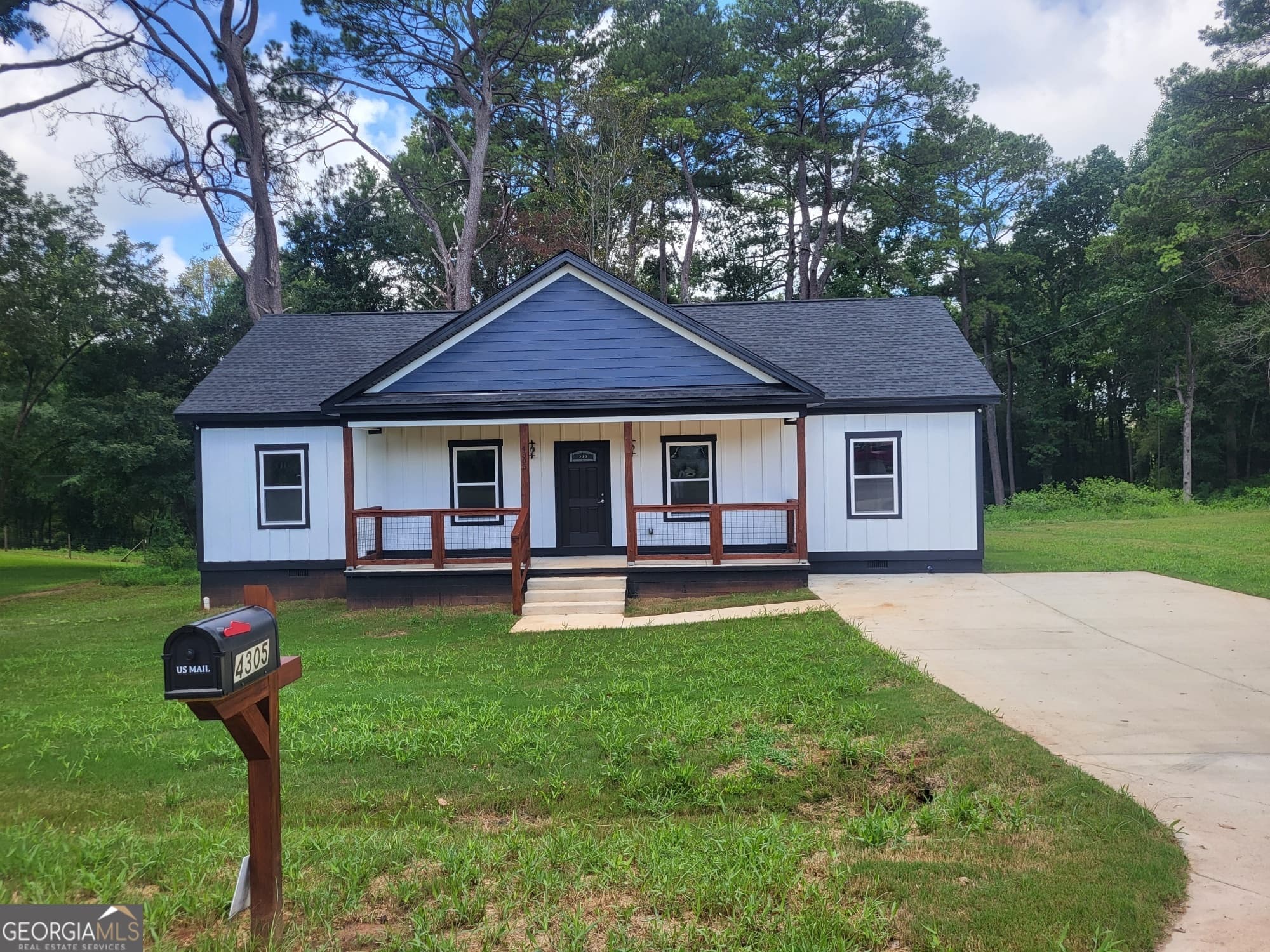 3 bedroom, 2 bathroom, 1,428 sq ft single family residence for sale at 4305 22nd Avenue, Valley, AL 36854 — photo 2