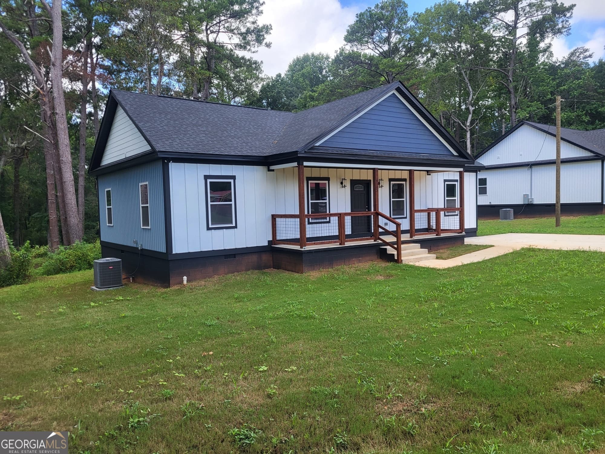 3 bedroom, 2 bathroom, 1,428 sq ft single family residence for sale at 4305 22nd Avenue, Valley, AL 36854 — photo 3
