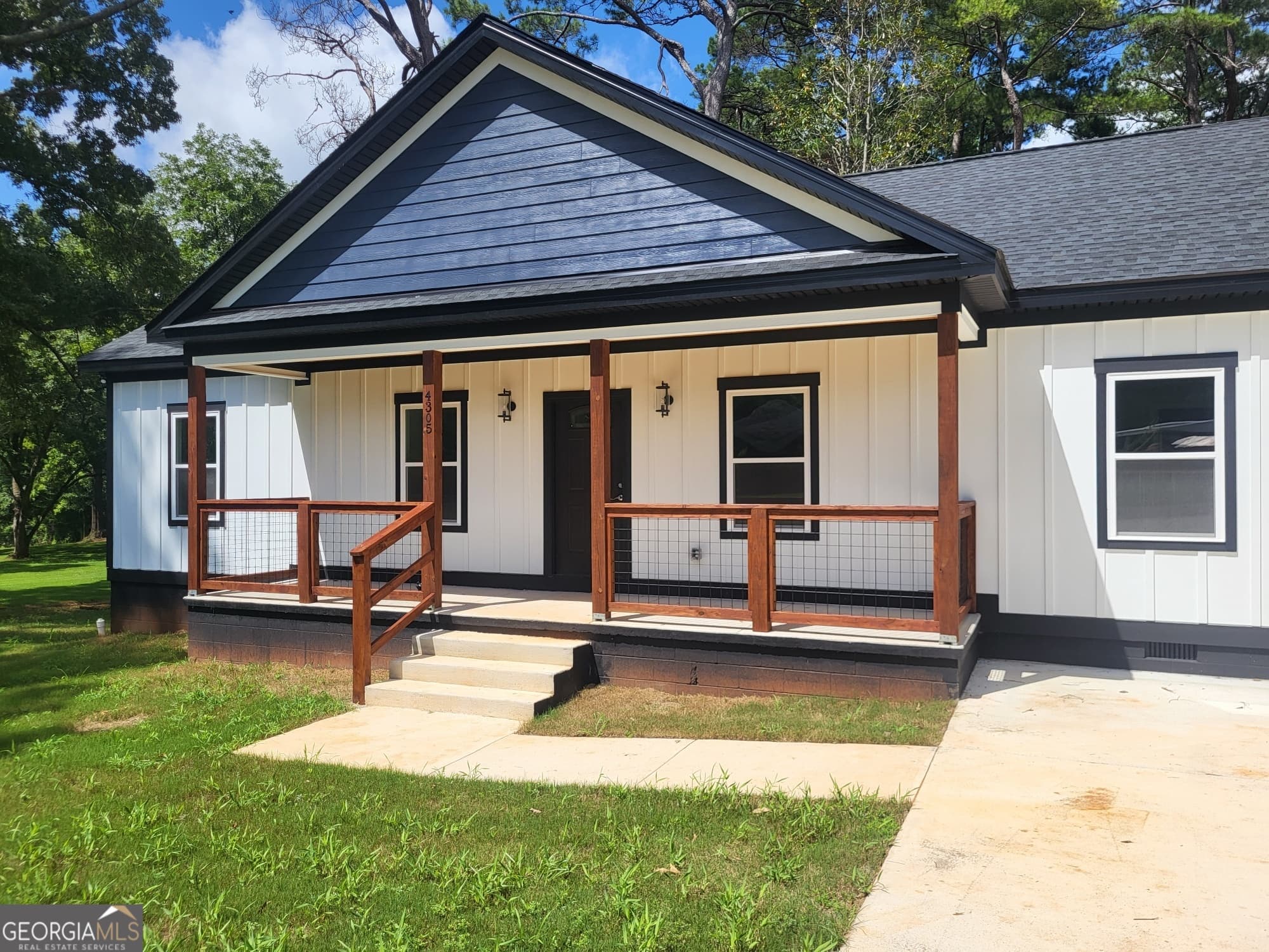 3 bedroom, 2 bathroom, 1,428 sq ft single family residence for sale at 4305 22nd Avenue, Valley, AL 36854 — photo 5