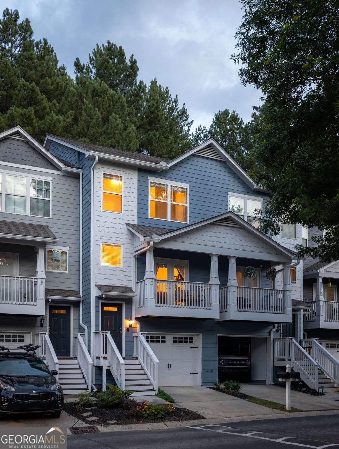 2 bedroom, 2.5 bathroom, 1,326 sq ft townhouse for sale at 1140 Liberty Parkway, Atlanta, GA 30318 — photo 2
