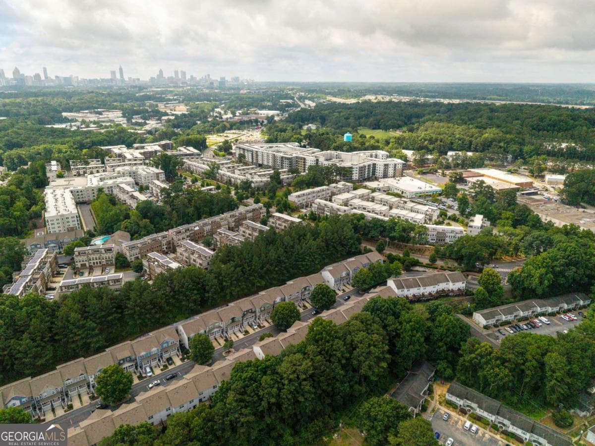 2 bedroom, 2.5 bathroom, 1,326 sq ft townhouse for sale at 1140 Liberty Parkway, Atlanta, GA 30318 — photo 6