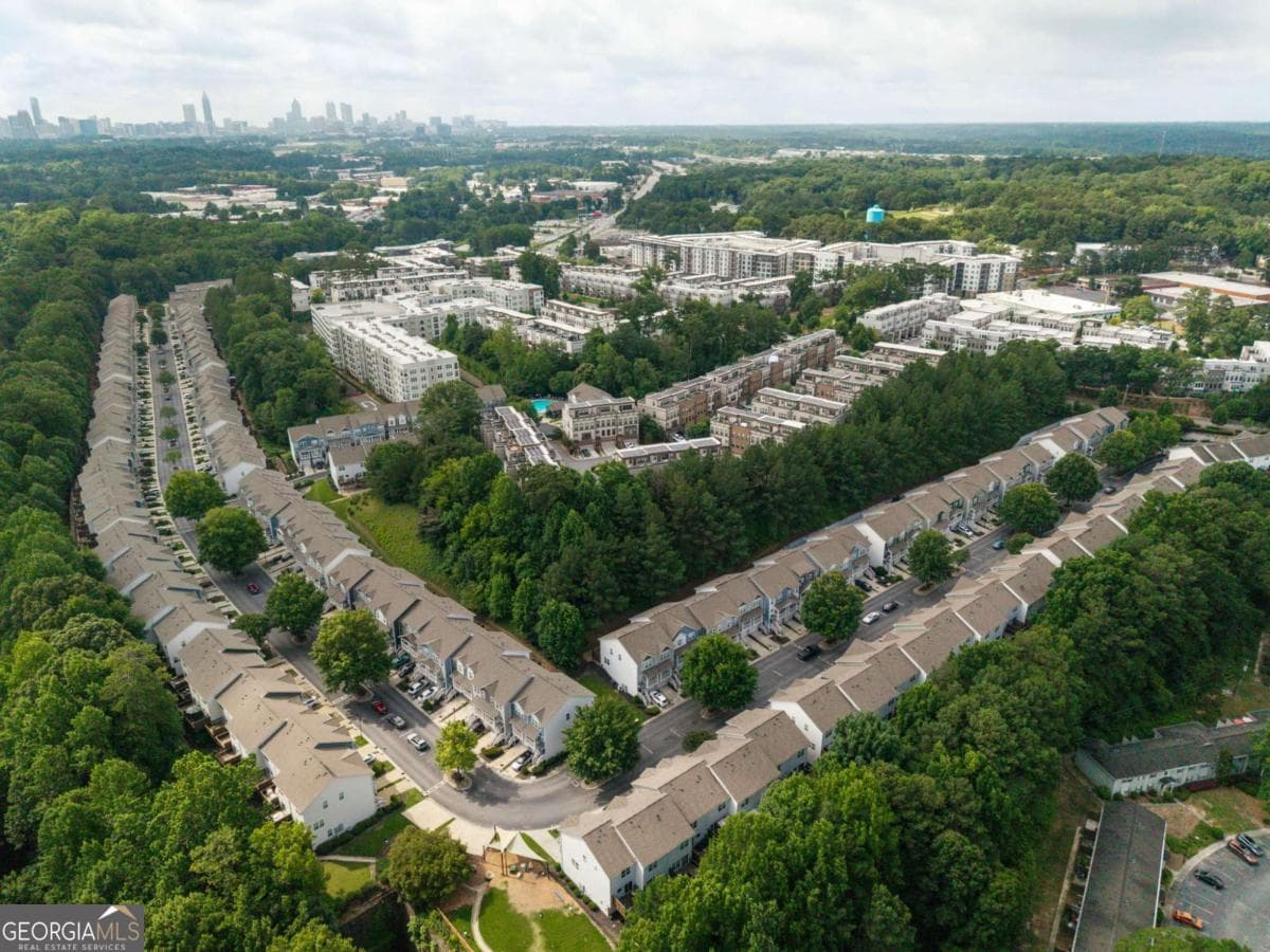 2 bedroom, 2.5 bathroom, 1,326 sq ft townhouse for sale at 1140 Liberty Parkway, Atlanta, GA 30318 — photo 7
