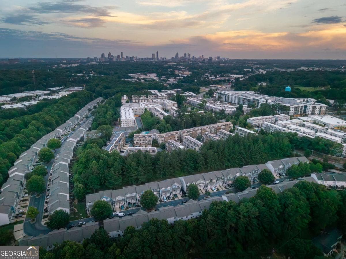 2 bedroom, 2.5 bathroom, 1,326 sq ft townhouse for sale at 1140 Liberty Parkway, Atlanta, GA 30318 — photo 3
