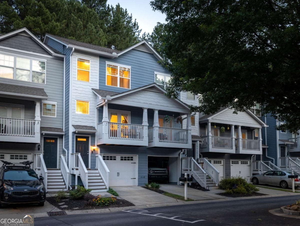 2 bedroom, 2.5 bathroom, 1,326 sq ft townhouse for sale at 1140 Liberty Parkway, Atlanta, GA 30318 — photo 1 of 39