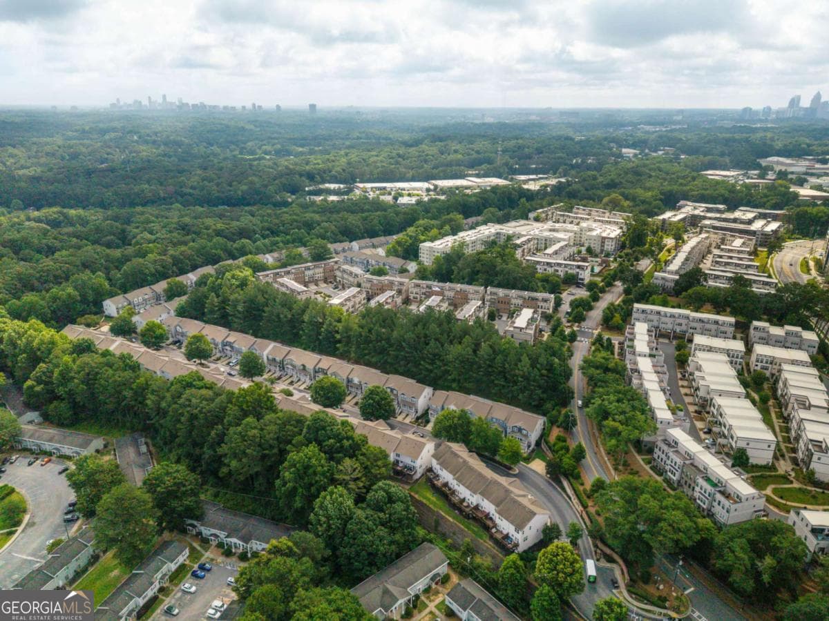 2 bedroom, 2.5 bathroom, 1,326 sq ft townhouse for sale at 1140 Liberty Parkway, Atlanta, GA 30318 — photo 5