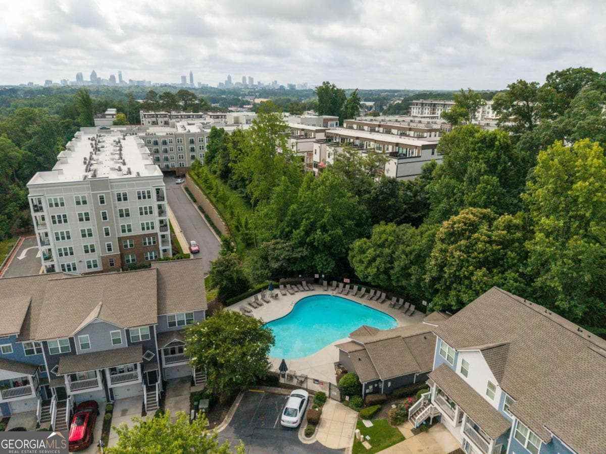 2 bedroom, 2.5 bathroom, 1,326 sq ft townhouse for sale at 1140 Liberty Parkway, Atlanta, GA 30318 — photo 9