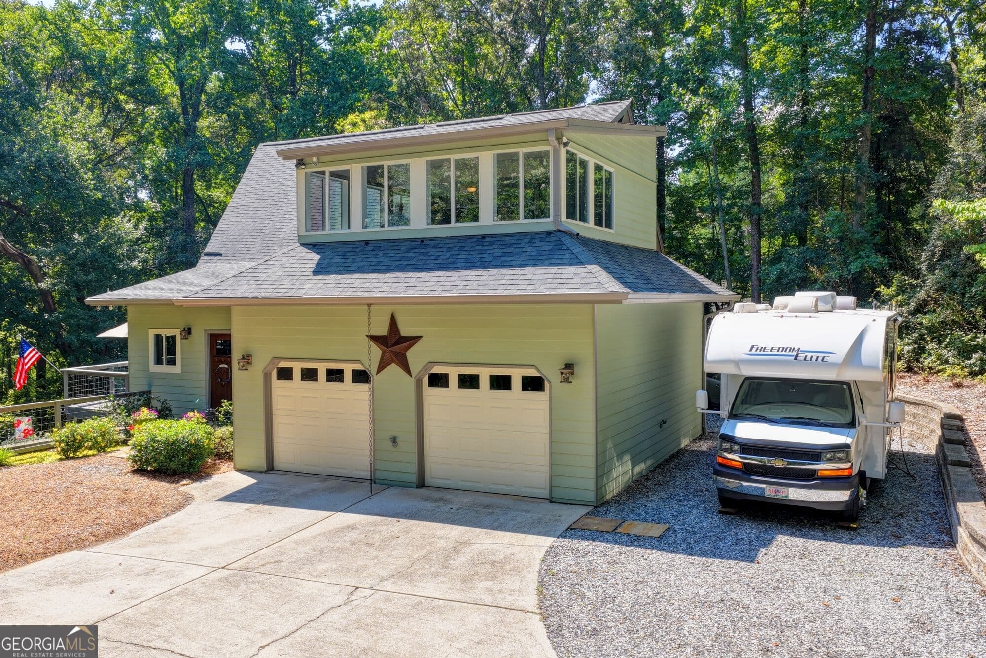 4 bedroom, 3 bathroom, 3,682 sq ft single family residence for sale at 6173 Pine Circle, Flowery Branch, GA 30542 — photo 6