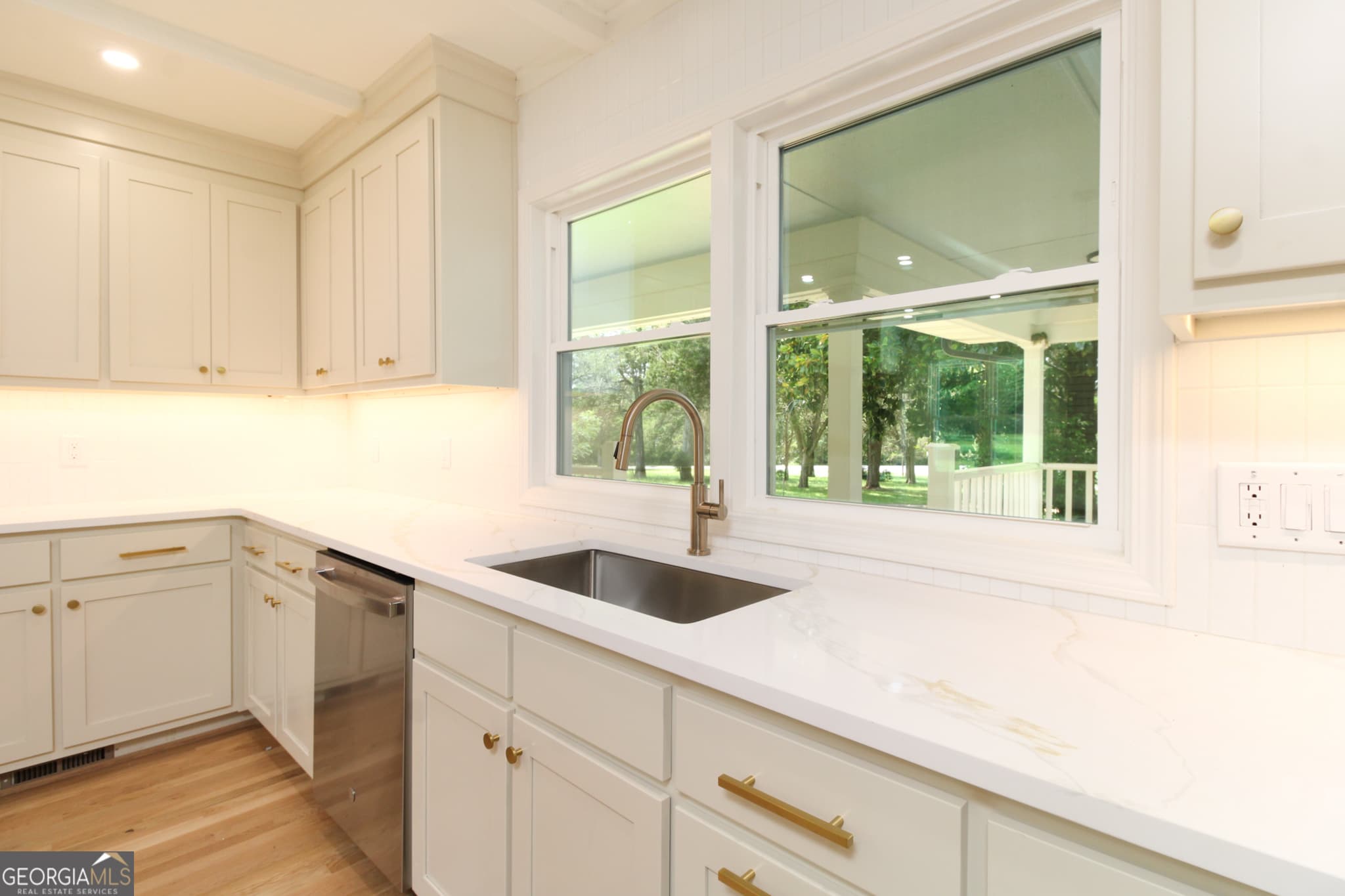 3 bedroom, 3 bathroom, 2,030 sq ft single family residence for sale at 100 Williamsburg Lane, Athens, GA 30605 — photo 4