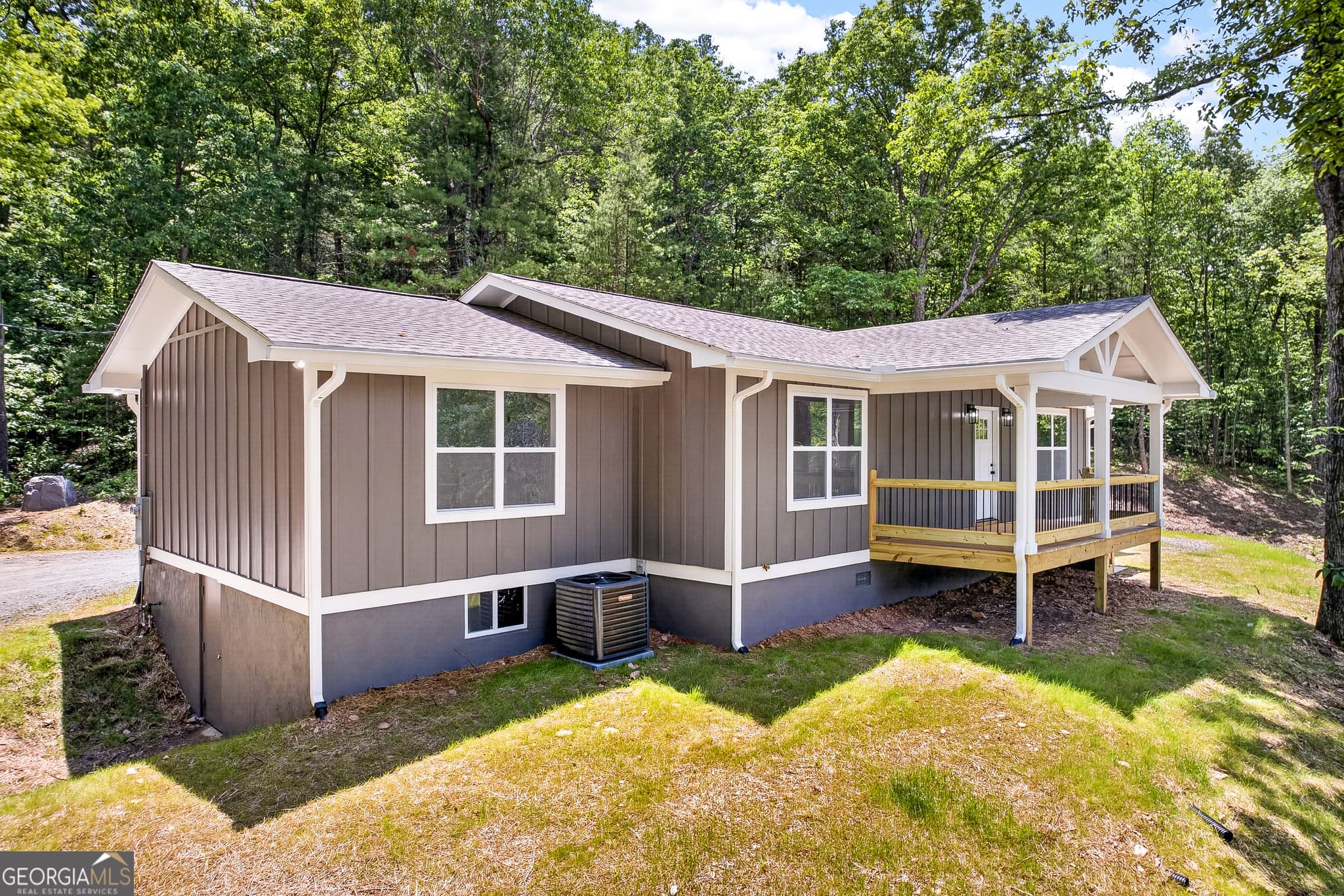 3 bedroom, 2 bathroom, 1,450 sq ft single family residence for sale at 21512 Highway 515, Blue Ridge, GA 30513 — photo 7