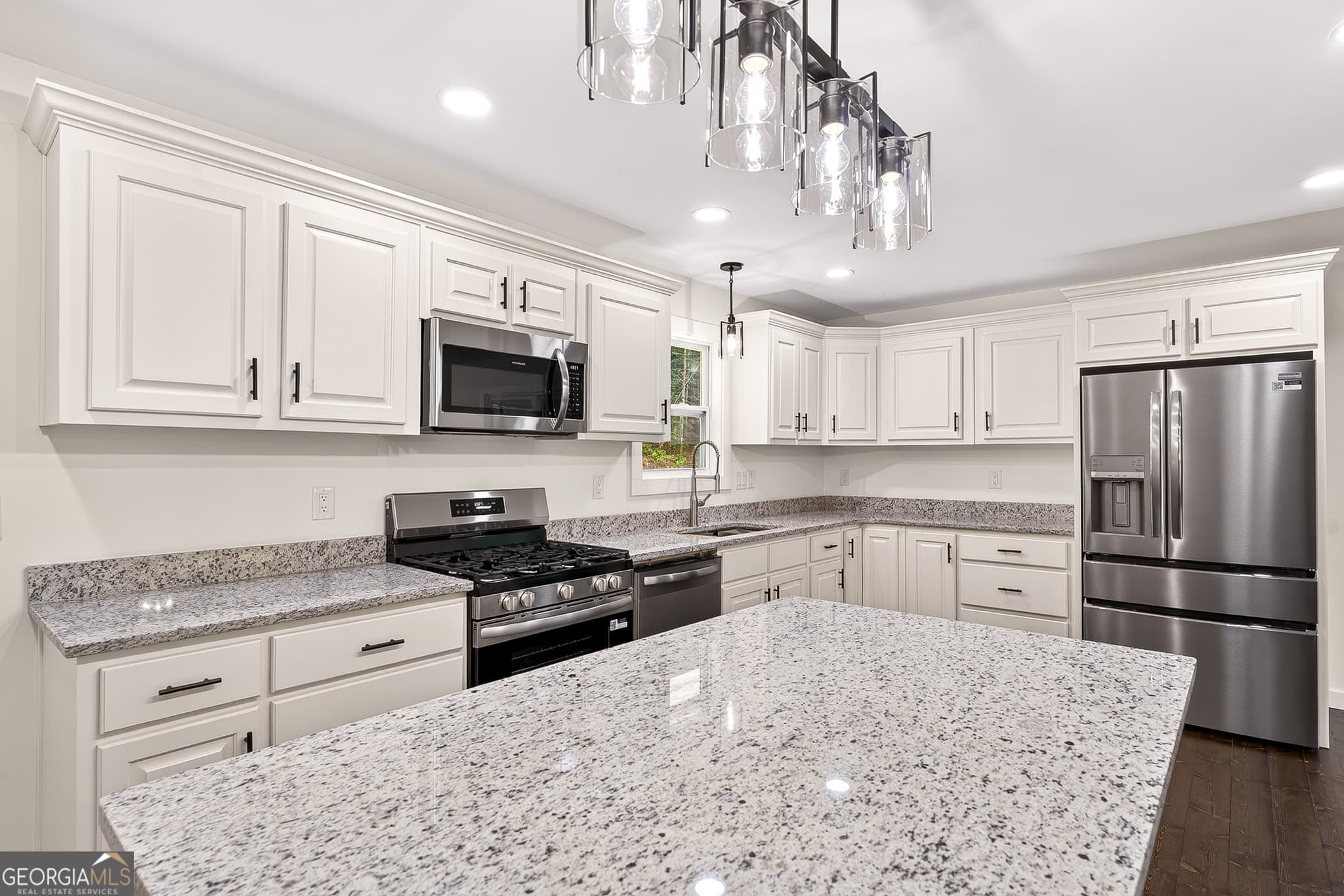3 bedroom, 2 bathroom, 1,450 sq ft single family residence for sale at 21512 Highway 515, Blue Ridge, GA 30513 — photo 3