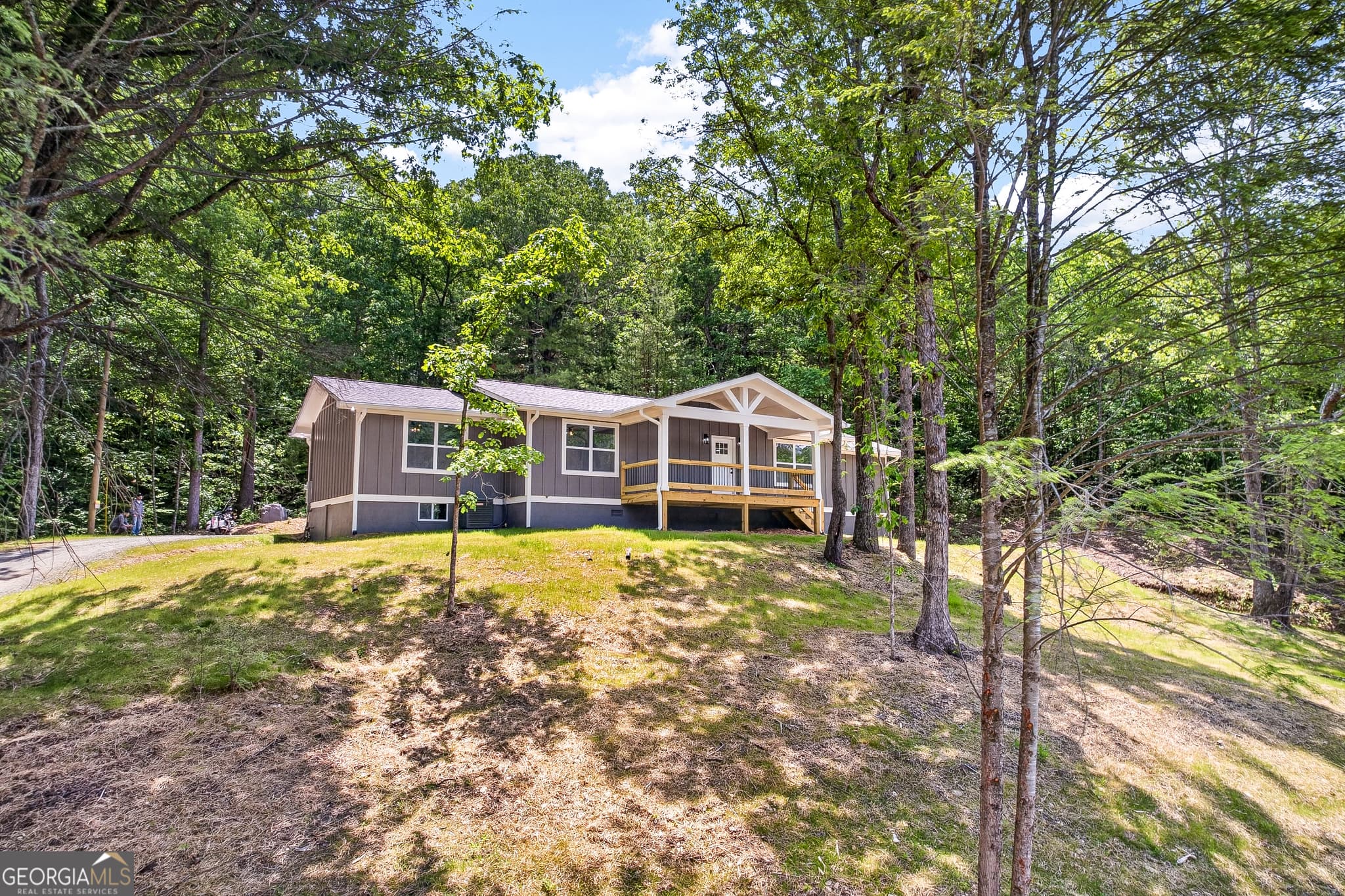 3 bedroom, 2 bathroom, 1,450 sq ft single family residence for sale at 21512 Highway 515, Blue Ridge, GA 30513 — photo 1 of 28