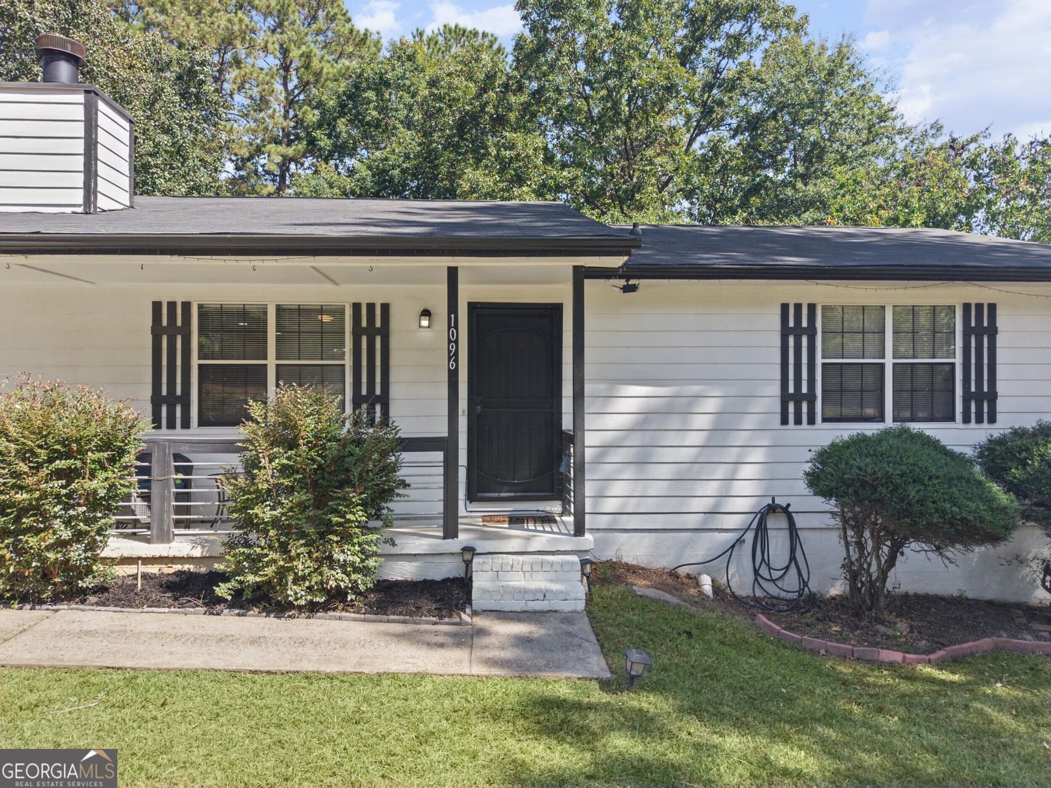 4 bedroom, 2 bathroom, 1,464 sq ft single family residence for sale at 1096 Greendale Lane, Jonesboro, GA 30238 — photo 2