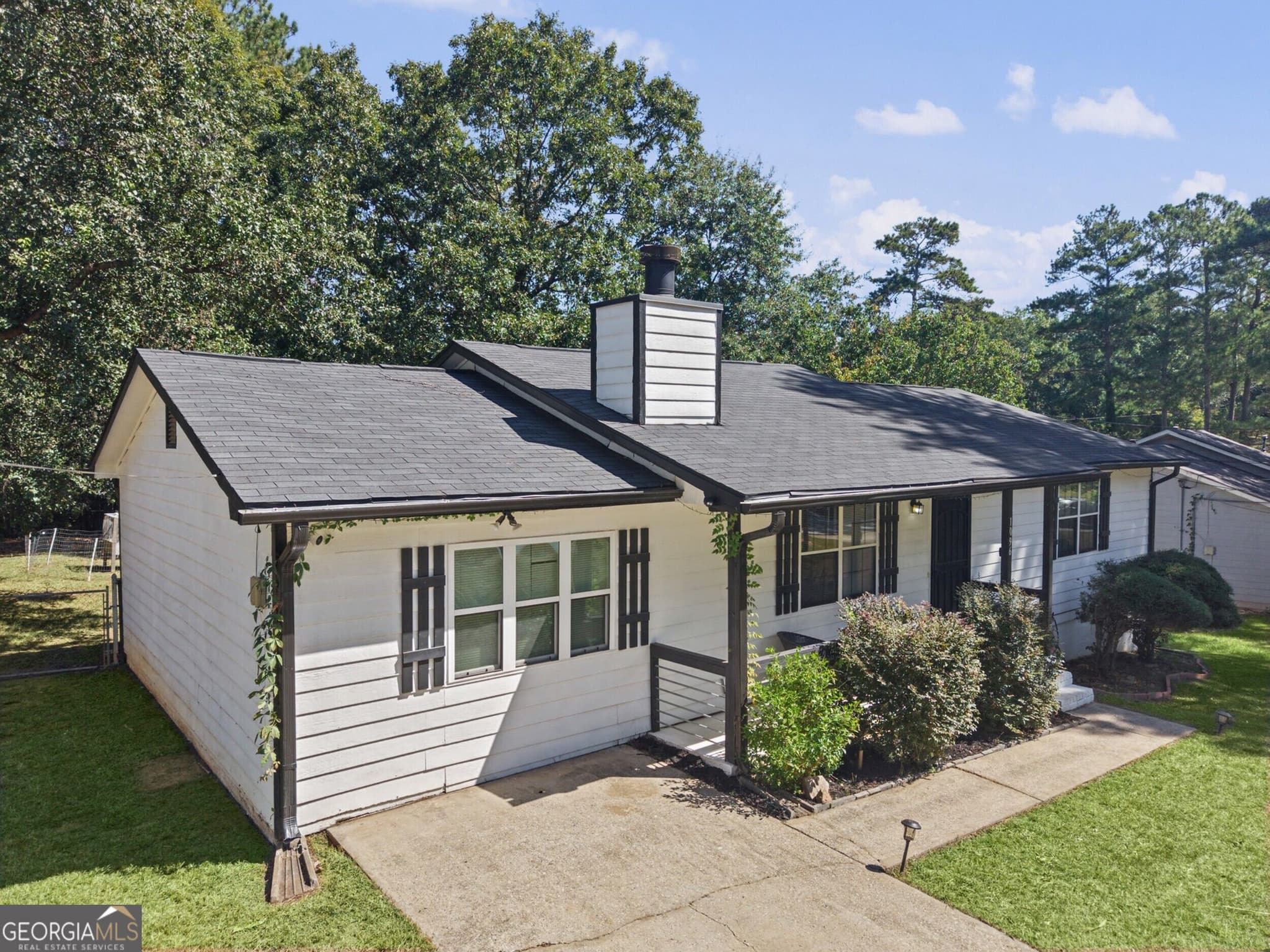 4 bedroom, 2 bathroom, 1,464 sq ft single family residence for sale at 1096 Greendale Lane, Jonesboro, GA 30238 — photo 3