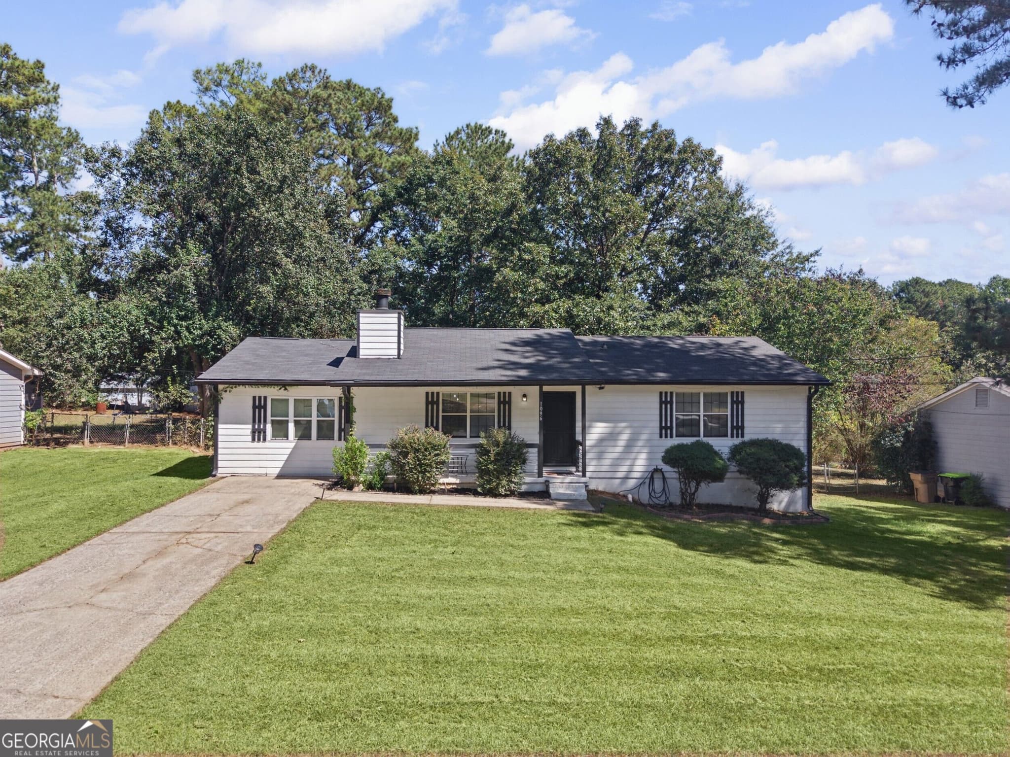4 bedroom, 2 bathroom, 1,464 sq ft single family residence for sale at 1096 Greendale Lane, Jonesboro, GA 30238 — photo 1 of 40