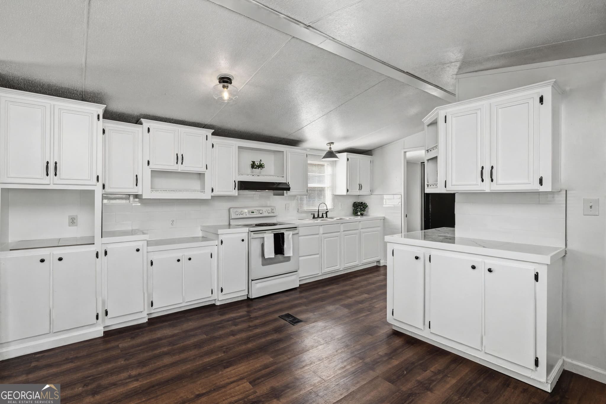 3 bedroom, 2 bathroom, 1,064 sq ft manufactured home,single family residence for sale at 73 Lillian Circle, Stockbridge, GA 30281 — photo 6