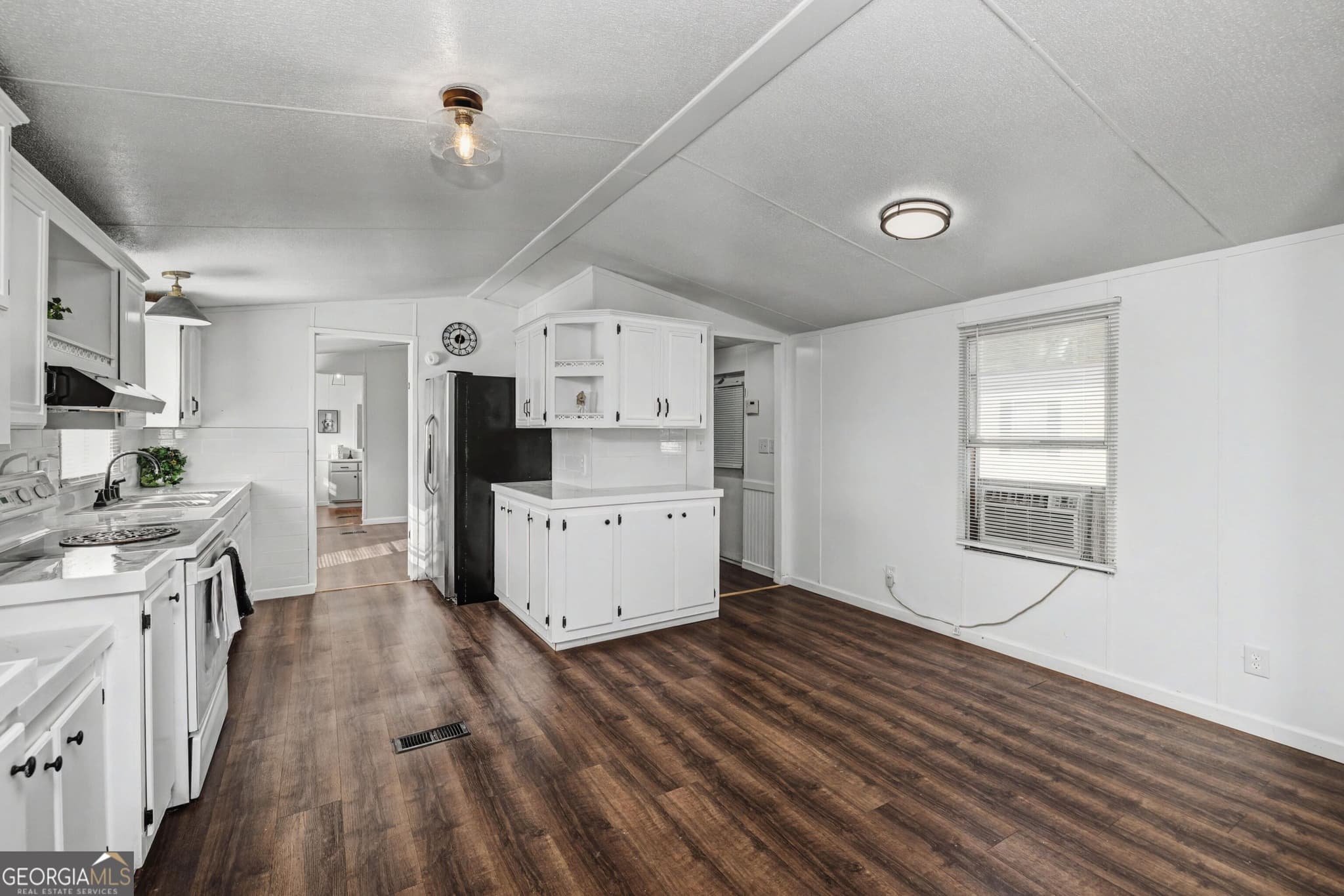 3 bedroom, 2 bathroom, 1,064 sq ft manufactured home,single family residence for sale at 73 Lillian Circle, Stockbridge, GA 30281 — photo 7