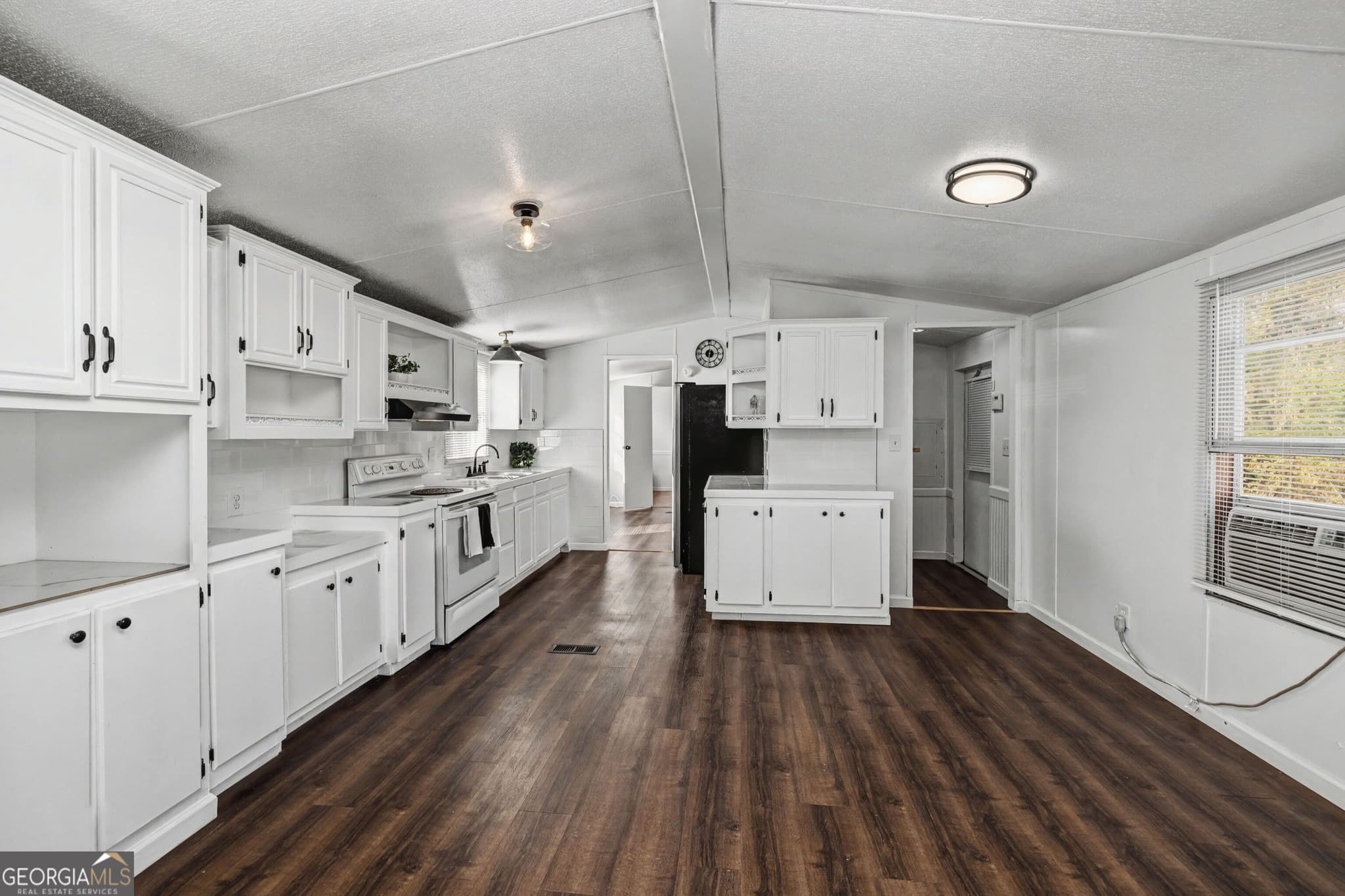 3 bedroom, 2 bathroom, 1,064 sq ft manufactured home,single family residence for sale at 73 Lillian Circle, Stockbridge, GA 30281 — photo 5