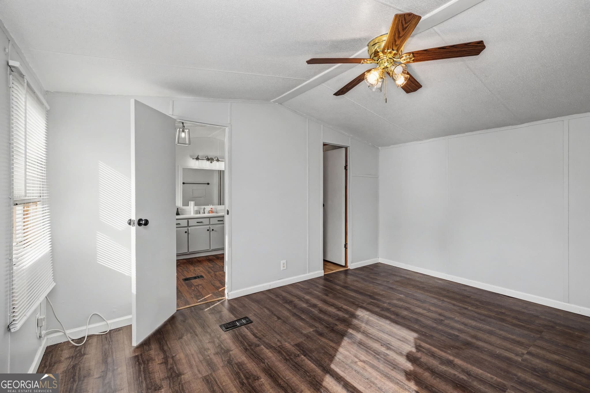 3 bedroom, 2 bathroom, 1,064 sq ft manufactured home,single family residence for sale at 73 Lillian Circle, Stockbridge, GA 30281 — photo 8
