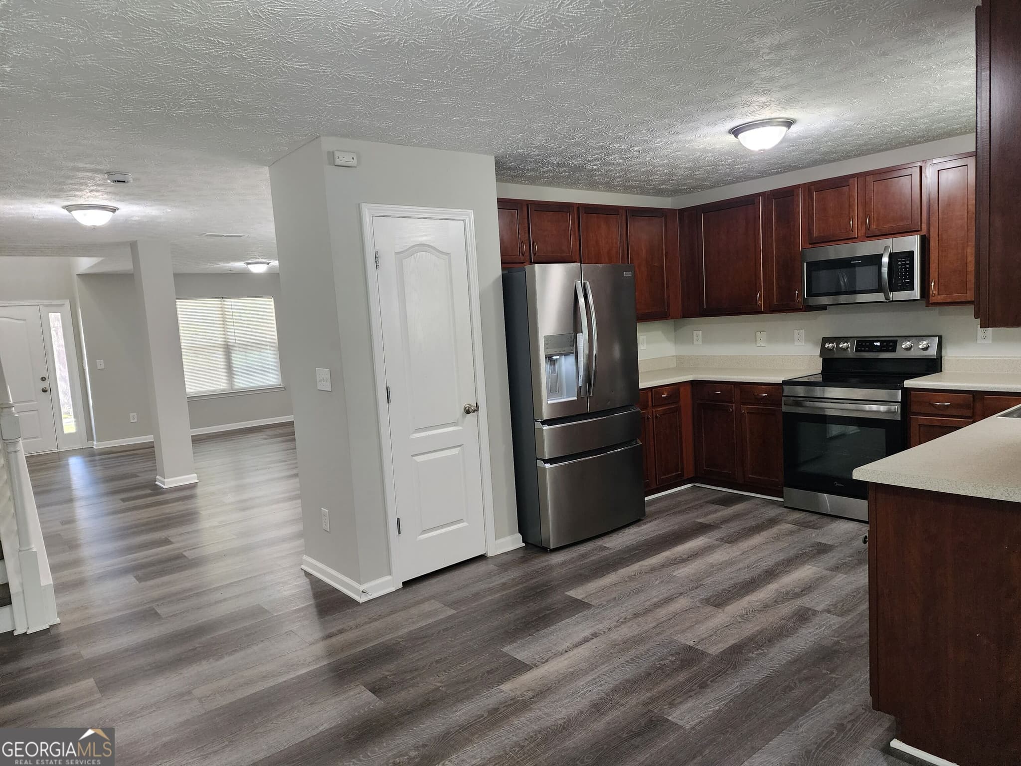 4 bedroom, 2.5 bathroom, 2,669 sq ft single family residence for sale at 2382 Temple View Drive, Snellville, GA 30078 — photo 9