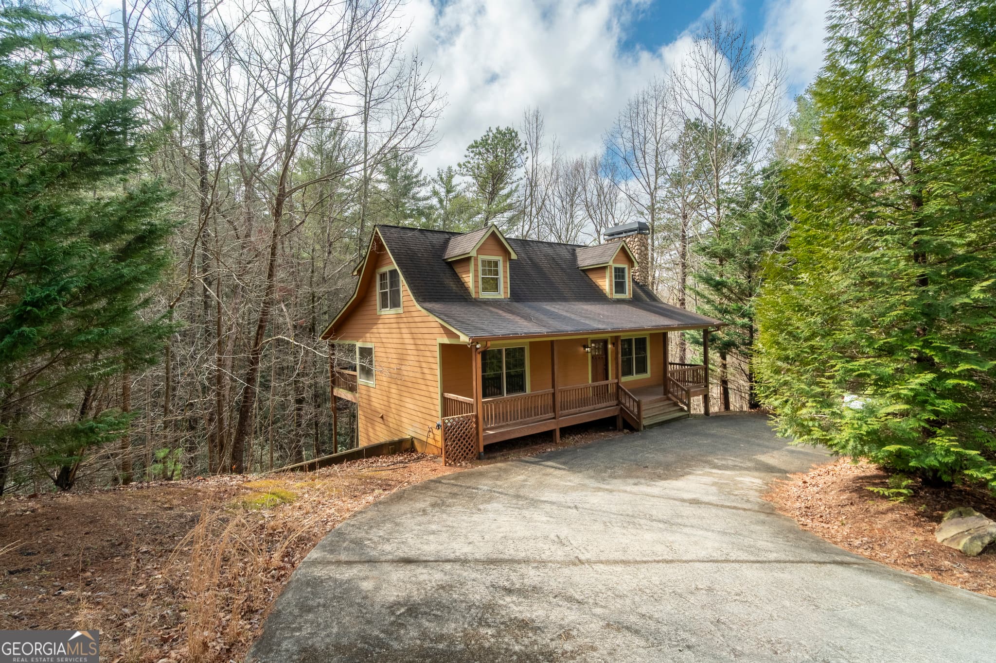 3 bedroom, 3.5 bathroom, 2,122 sq ft cabin,single family residence for sale at 74 Fussen Strasse, Helen, GA 30545 — photo 2