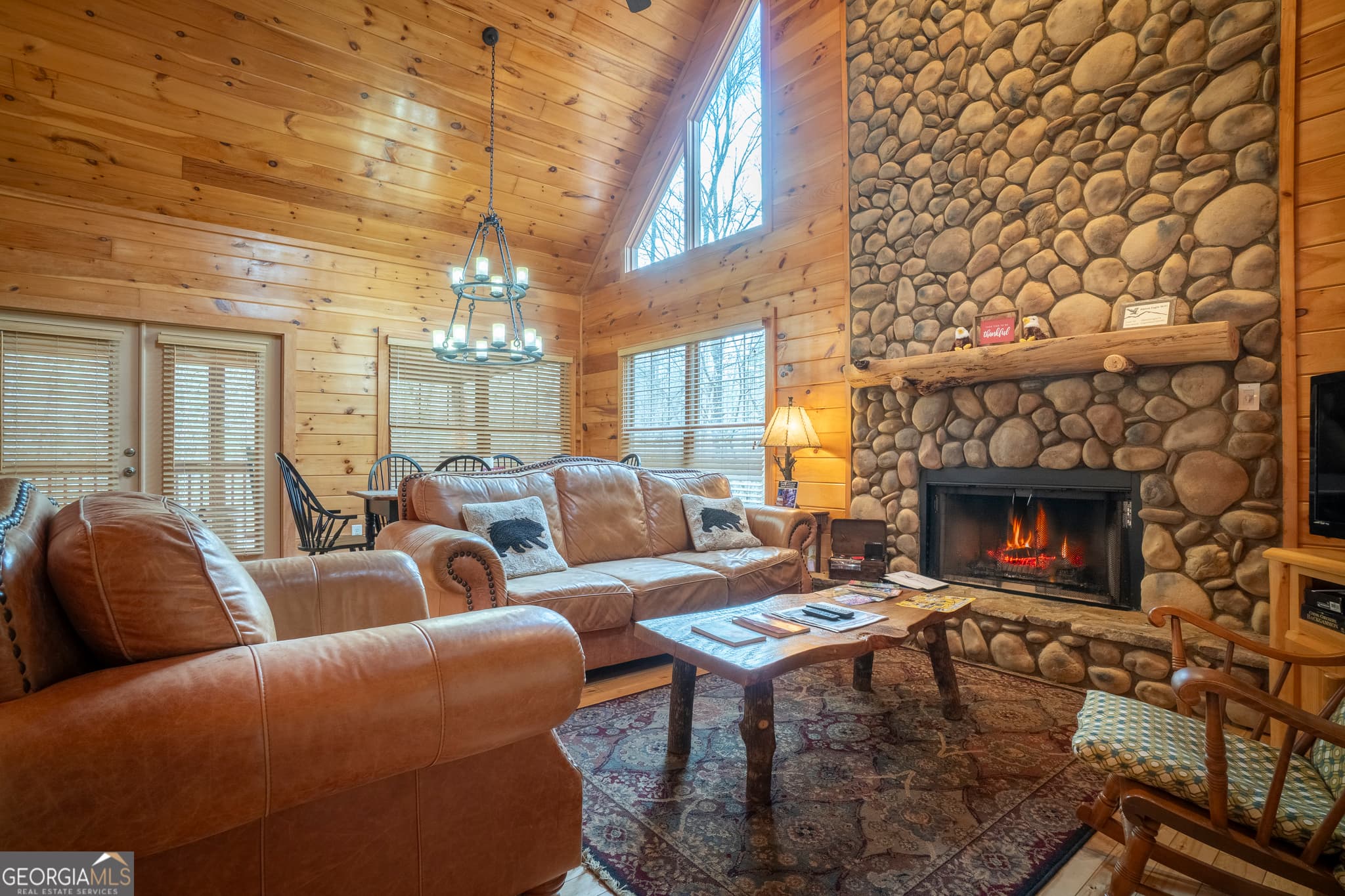 3 bedroom, 3.5 bathroom, 2,122 sq ft cabin,single family residence for sale at 74 Fussen Strasse, Helen, GA 30545 — photo 3