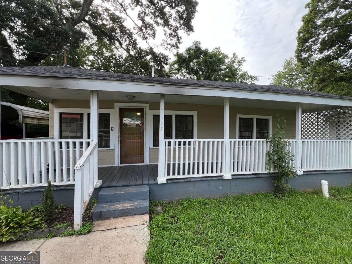 2 bedroom, 2 bathroom, 1,203 sq ft single family residence for rent at 175 Jefferson Street, Newnan, GA 30263 for $1,599 a month — photo 2