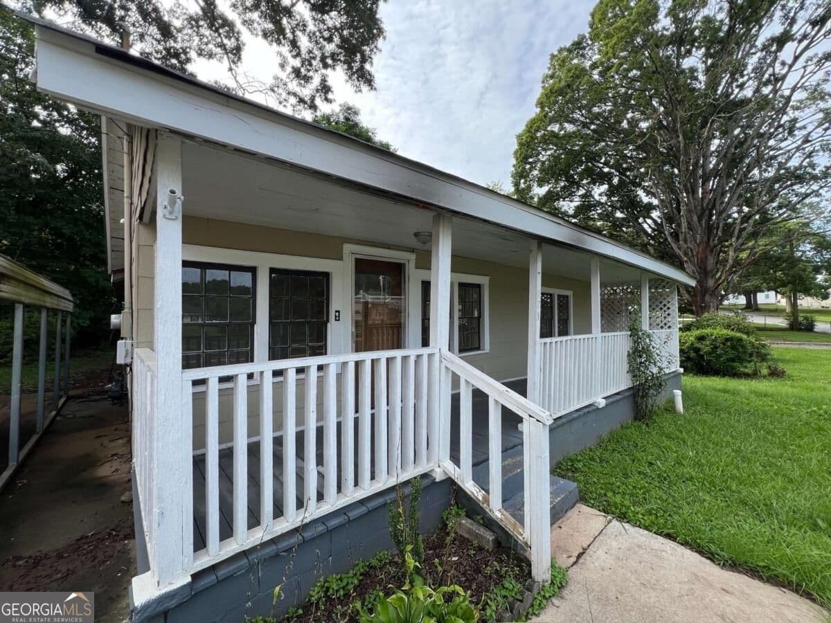 2 bedroom, 2 bathroom, 1,203 sq ft single family residence for rent at 175 Jefferson Street, Newnan, GA 30263 for $1,599 a month