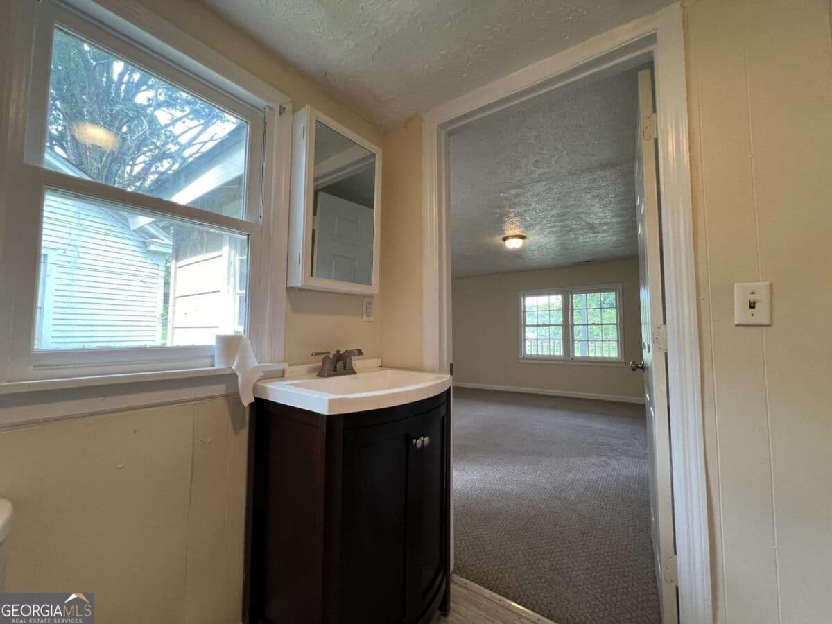 2 bedroom, 2 bathroom, 1,203 sq ft single family residence for rent at 175 Jefferson Street, Newnan, GA 30263 for $1,599 a month — photo 10