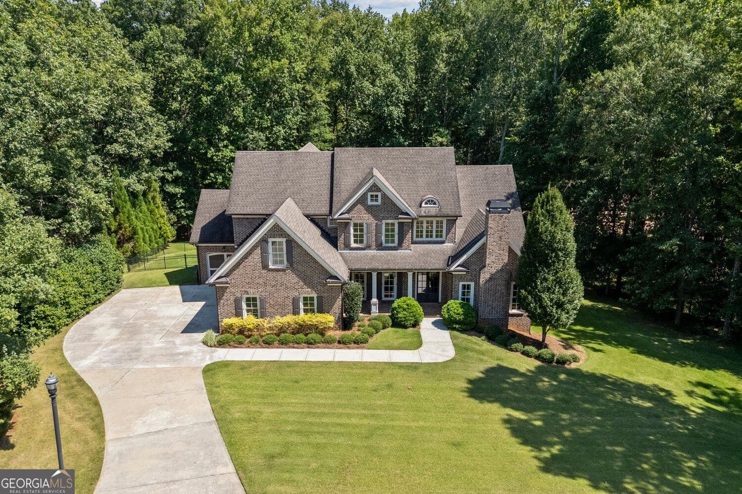 5 bedroom, 4.5 bathroom, 4,369 sq ft single family residence for sale at 416 St Ives Walk, Monroe, GA 30655 — photo 2