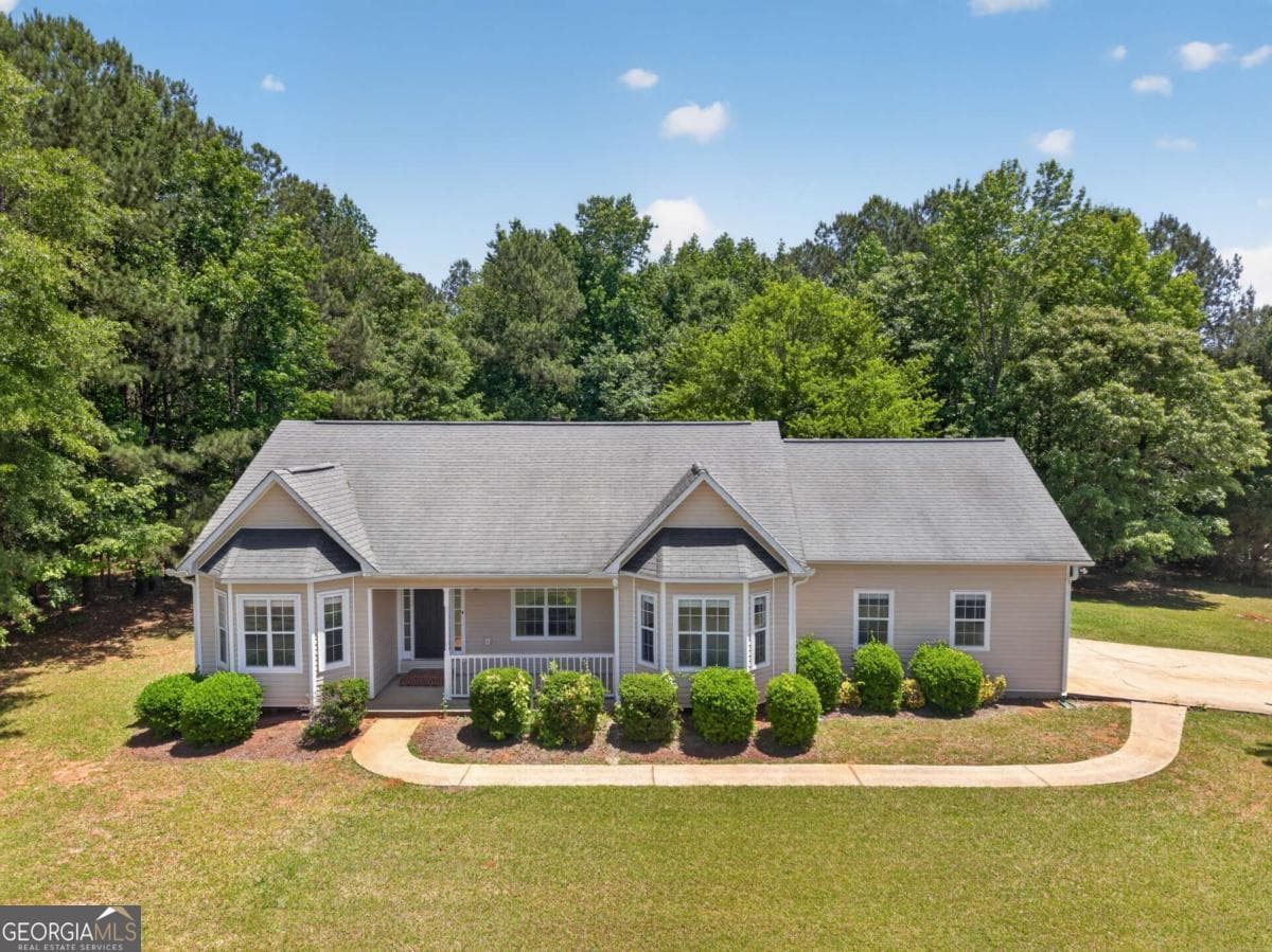 3 bedroom, 2 bathroom, 1,685 sq ft single family residence sold at 240 Ashley Trace Drive, Locust Grove, GA 30248