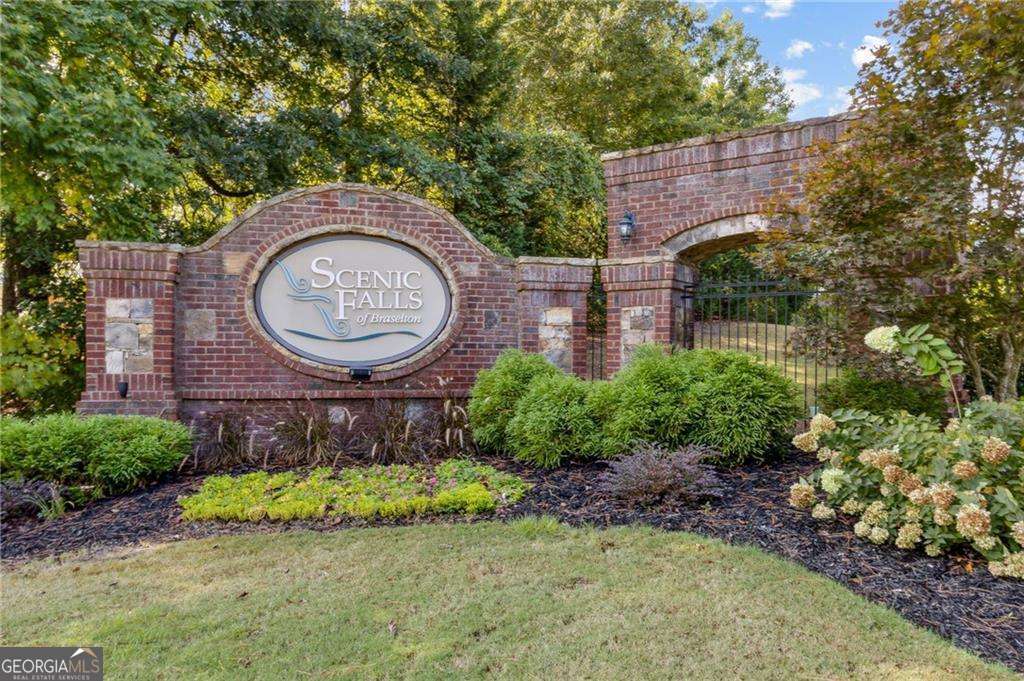 residential lot for sale at 319 Water Oak Trail, Hoschton, GA 30548 — photo 1 of 8